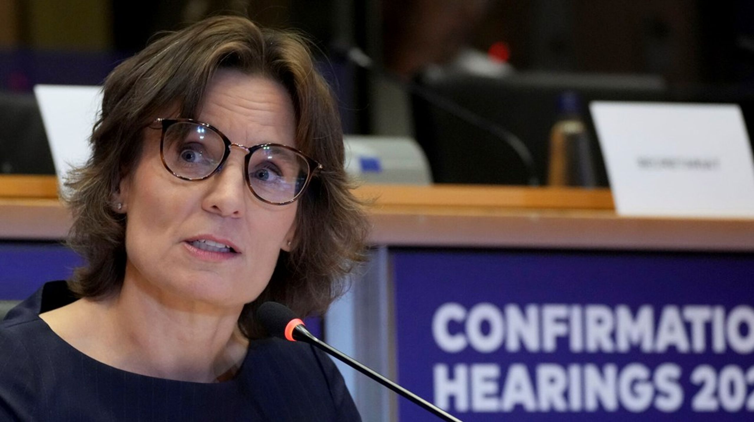 Den svenske eksminister Jessika Roswall blev onsdag foreløbigt godkendt som kommende miljøkommissær efter et døgns forsinkelse og politiske forhandlinger bag kulissen i Europa-Parlamentet.