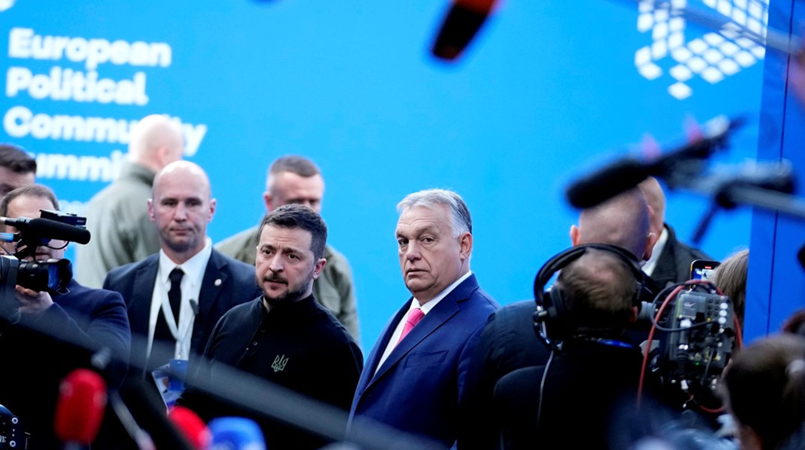 Ungarns Viktor Orbán mener, at det amerikanske valg vil presse Ukraine tættere på en våbenhvile med Rusland. Det er farlig snak, mener den ukrainske præsident, Volodymyr Zelenskyj.