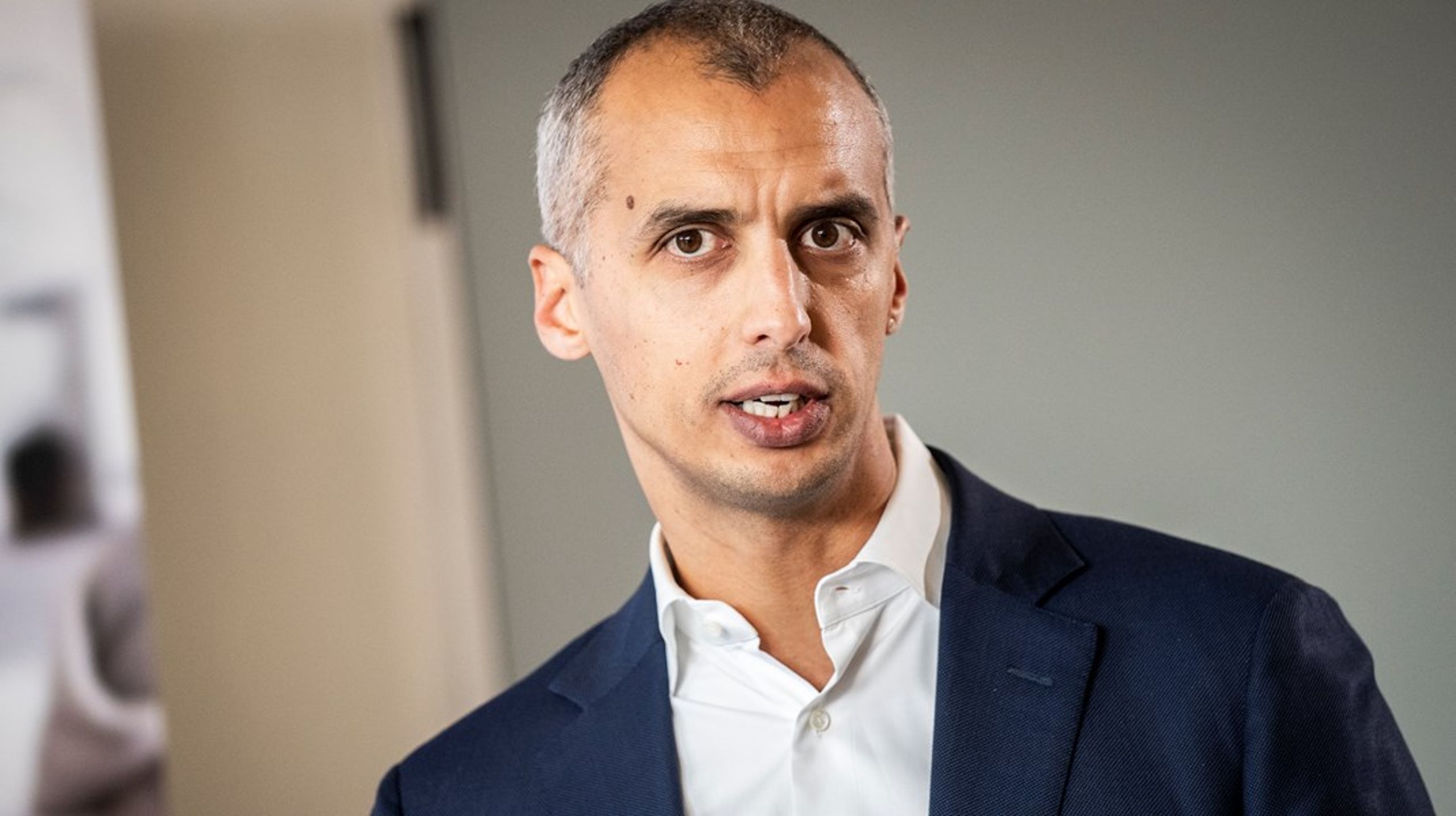 En bred aftale om elevfordeling fra 2021 blev rullet tilbage, da SVM-regeringen tiltrådte, men regeringen arbejder på en ny model, siger Mattias Tesfaye.