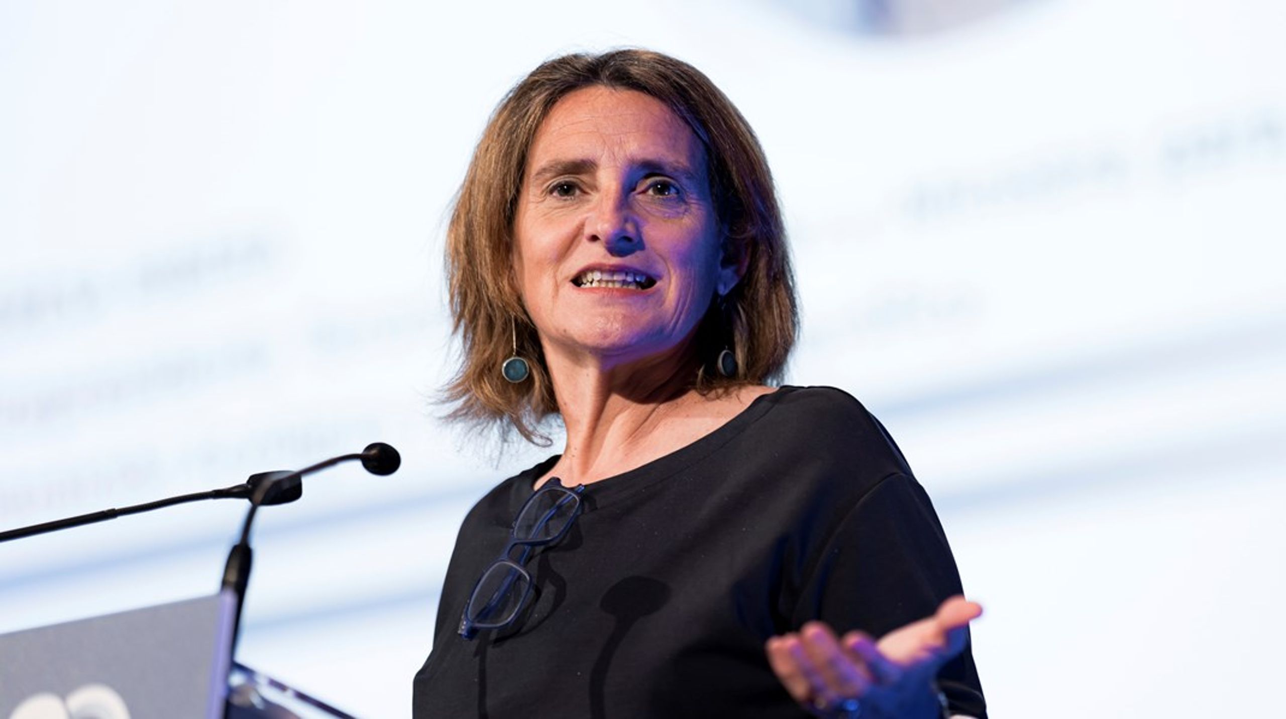 Spaniens Teresa Ribera risikerer at blive fanget i en 'øje for øje, tand for tand'-konflikt, når de sidste seks kommissærkandidater skal grilles i Europa-Parlamentet tirsdag.