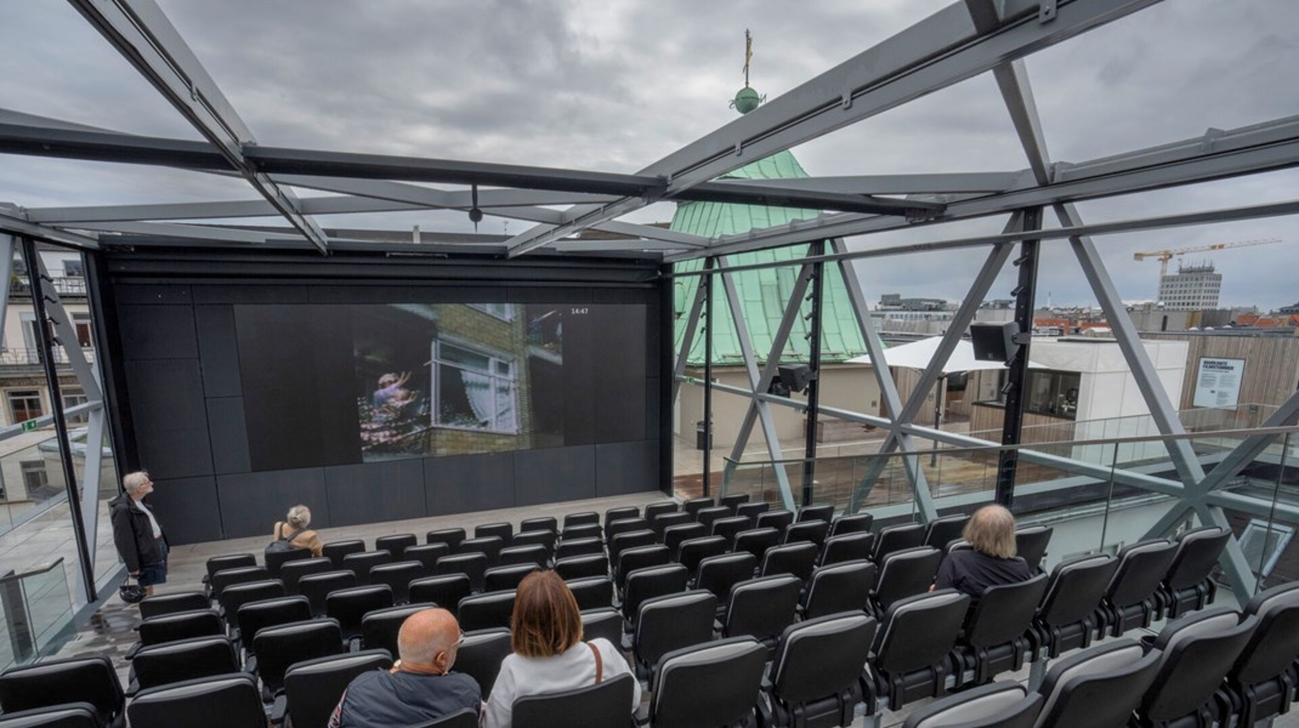 Det mest tragiske er, at 12 medarbejdere, der faktisk har vist deres evner til at formidle film, har måttet forlade filminstituttet, skriver Niels Frid-Nielsen.