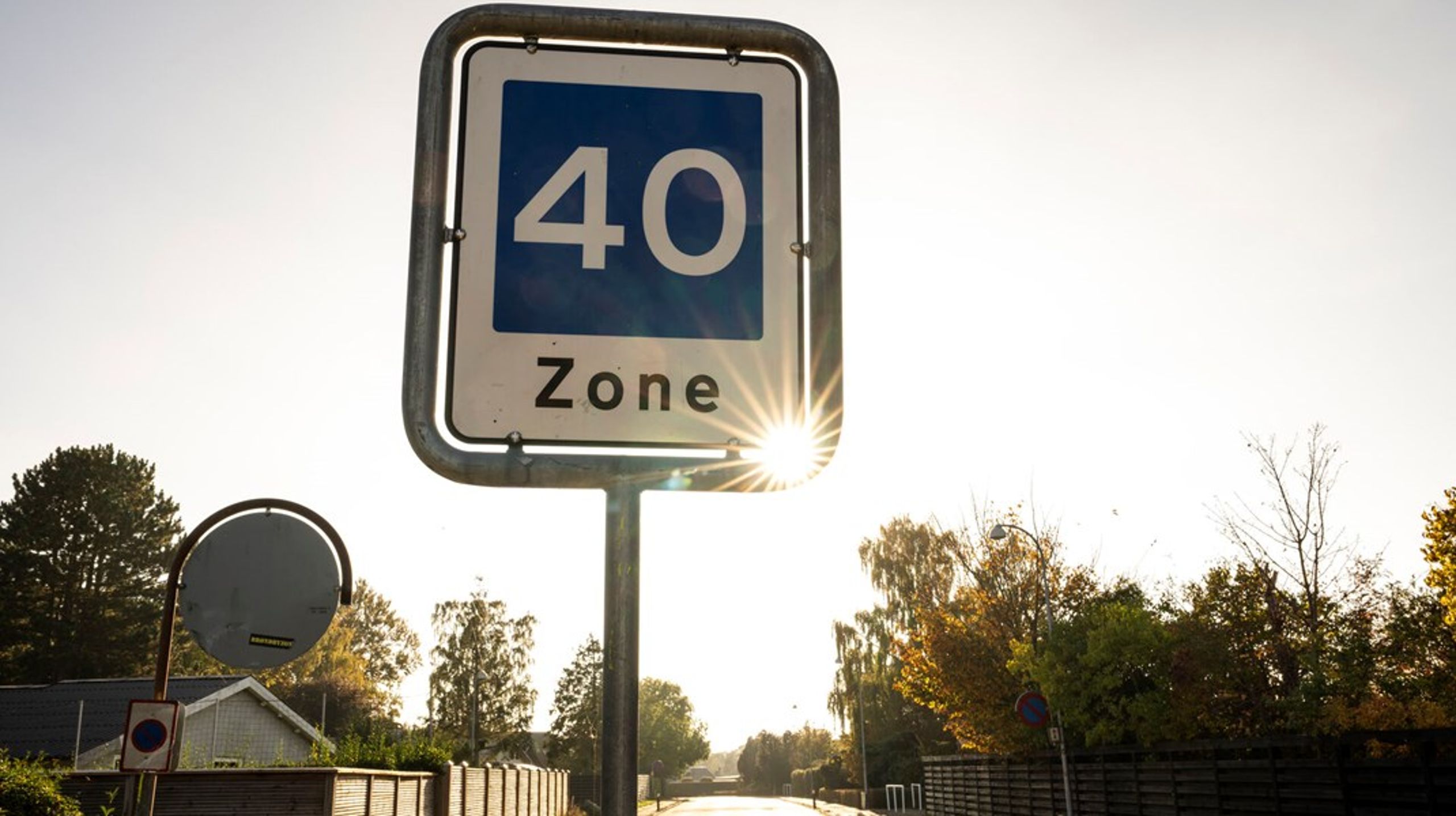 Firkantet sat op drejer det sig om at prioritere mellem liv og lemmer kontra bilisternes fremkommelighed i form af en højere hastighed, skriver Jens Peter Hansen.