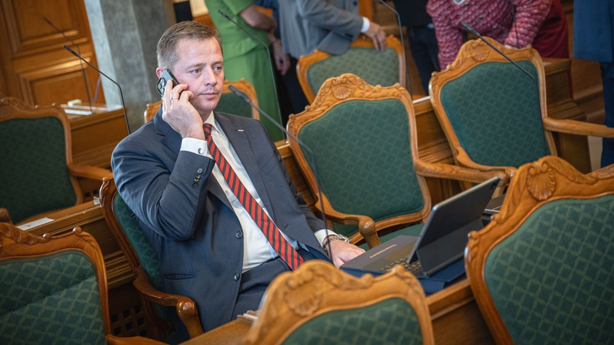 Transportminister Thomas Danielsen (V) mener ikke, at varebilstilladelser gør nogen forskel for omfanget af sort arbejde eller socialt bedrageri i transporterhvervet.&nbsp;