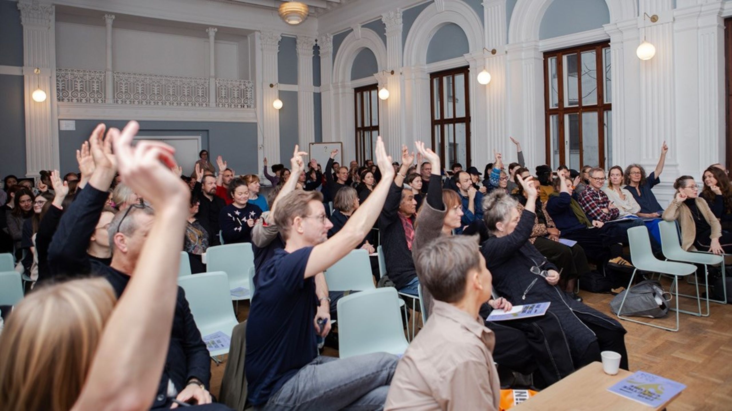 Til debat om det hollandske kodeks for rimelige arbejdsforhold i kulturlivet blev de fremmødte blandt andet bedt om at række hånden op, hvis de nogensinde var blevet bedt om at arbejde gratis.&nbsp;