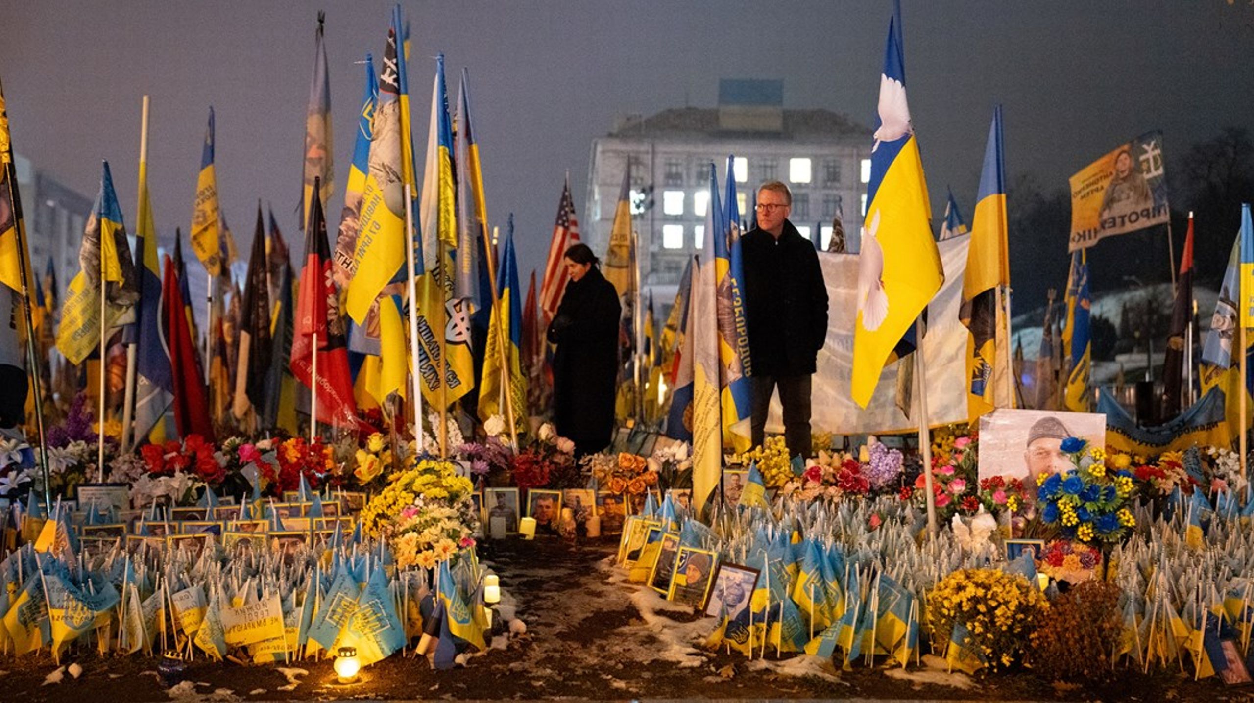 Under et erhvervsfremstød i Kyiv nåede erhvervsminister Morten Bødskov (S) også forbi Maidan-pladsen, hvor indbyggerne i Kyiv mindes de døde i krigen mod Rusland. Nu mener ministeren, at dansk forsvar skal&nbsp;tage ved lære af&nbsp;det ukrainske, når det gælder anskaffelse af nyt udstyr