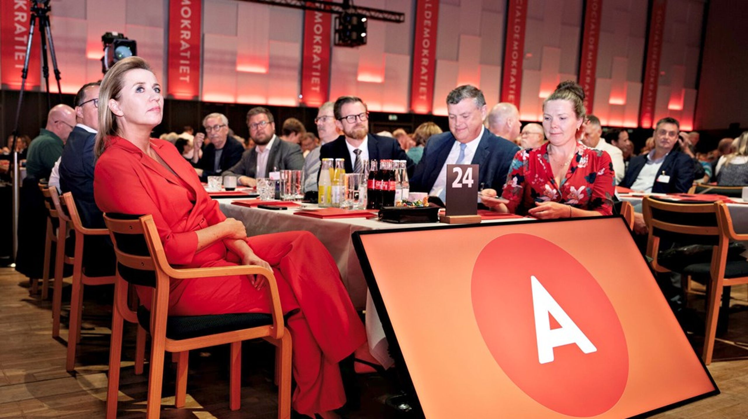 Mette Frederiksen har fortsat et ekstraordinært stærkt greb om partiet, langt stærkere end Thorning, Nyrup, Auken og Anker.