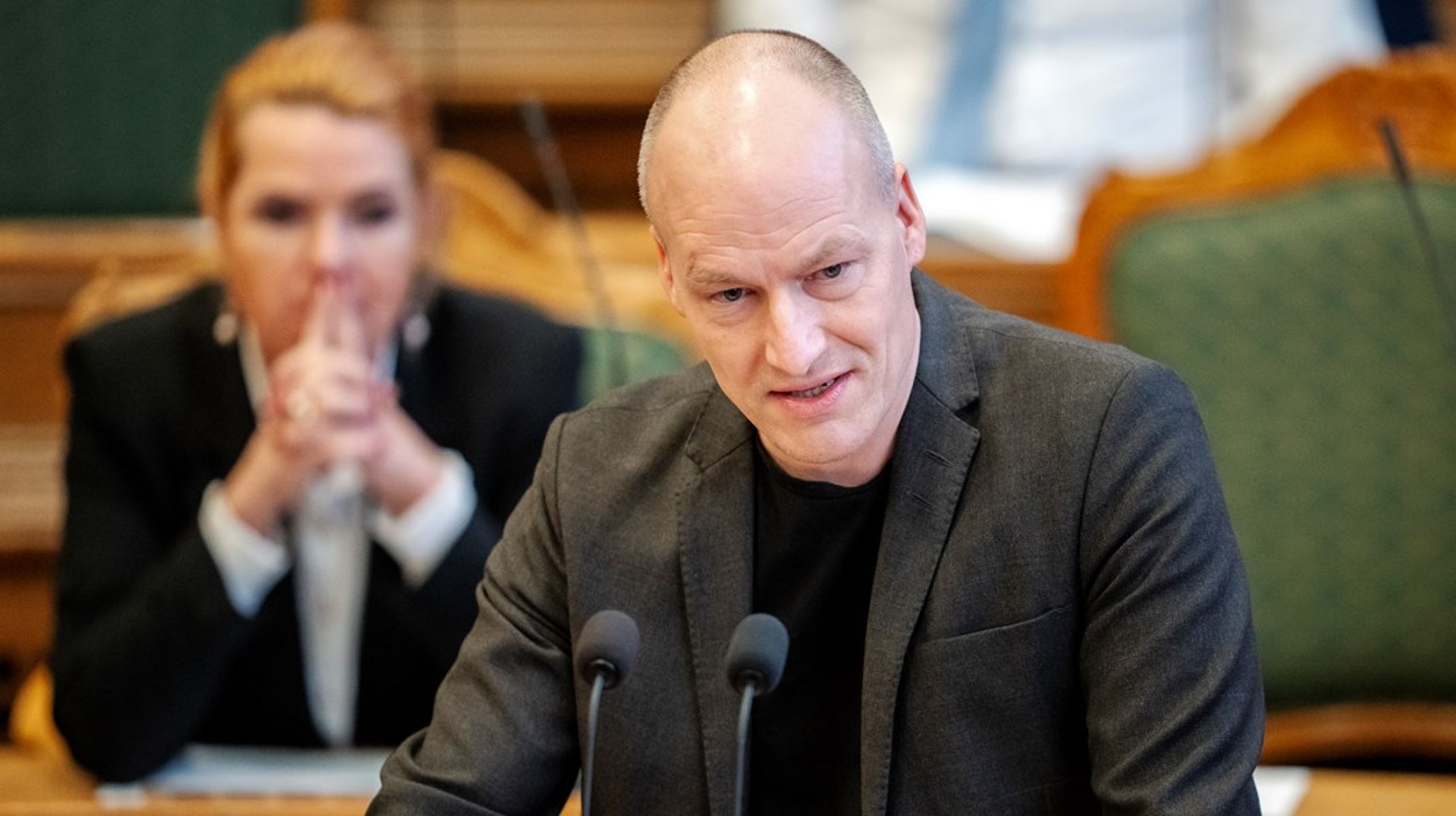 Det vil være et fatalt nederlag for Pelle Dragsted, hvis det ikke bliver lettere at ekskludere medlemmer, der offentligt går imod partilinjen, lyder det fra Erik Holstein.