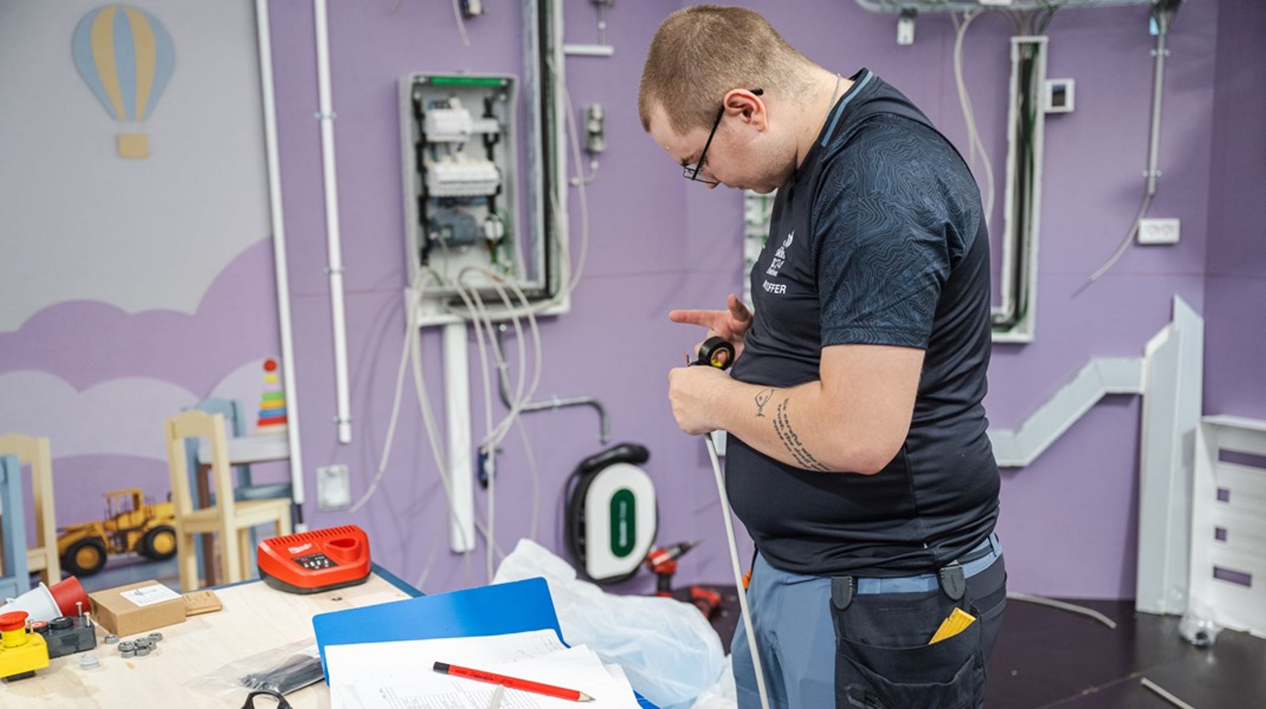 Det er blandt andet på elektrikeruddannelsen, at erhvervsorganisationen Tekniq ønsker at skærpe adgangskravene.&nbsp;