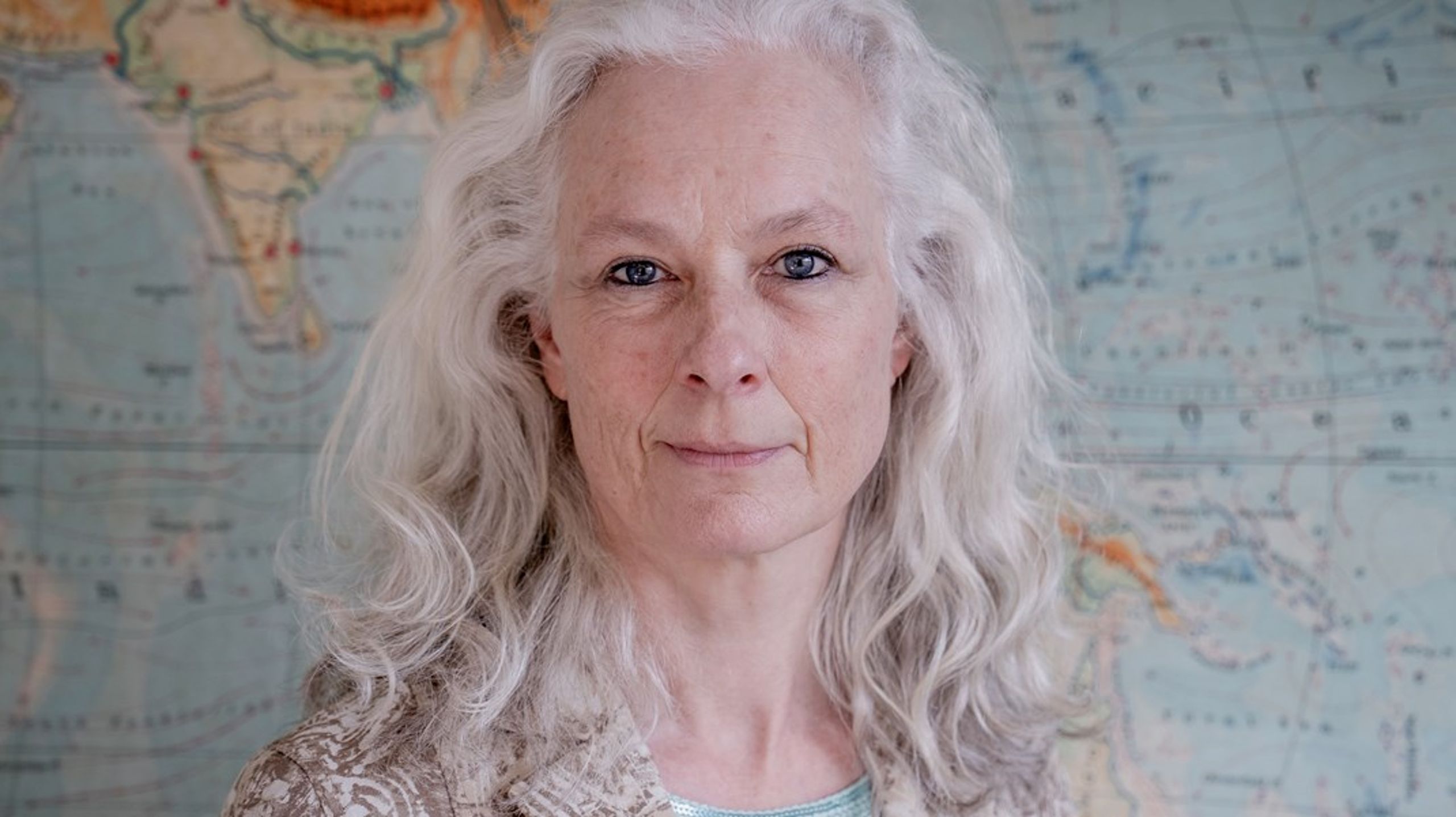 Det interessante er, at siden starten af 1990'erne har der været flere kvinder end mænd, der opnår en universitetskandidatgrad. Men alligevel er det hovedsageligt mænd, der ender i professorstillingerne, skriver Susanne Ditlevsen.