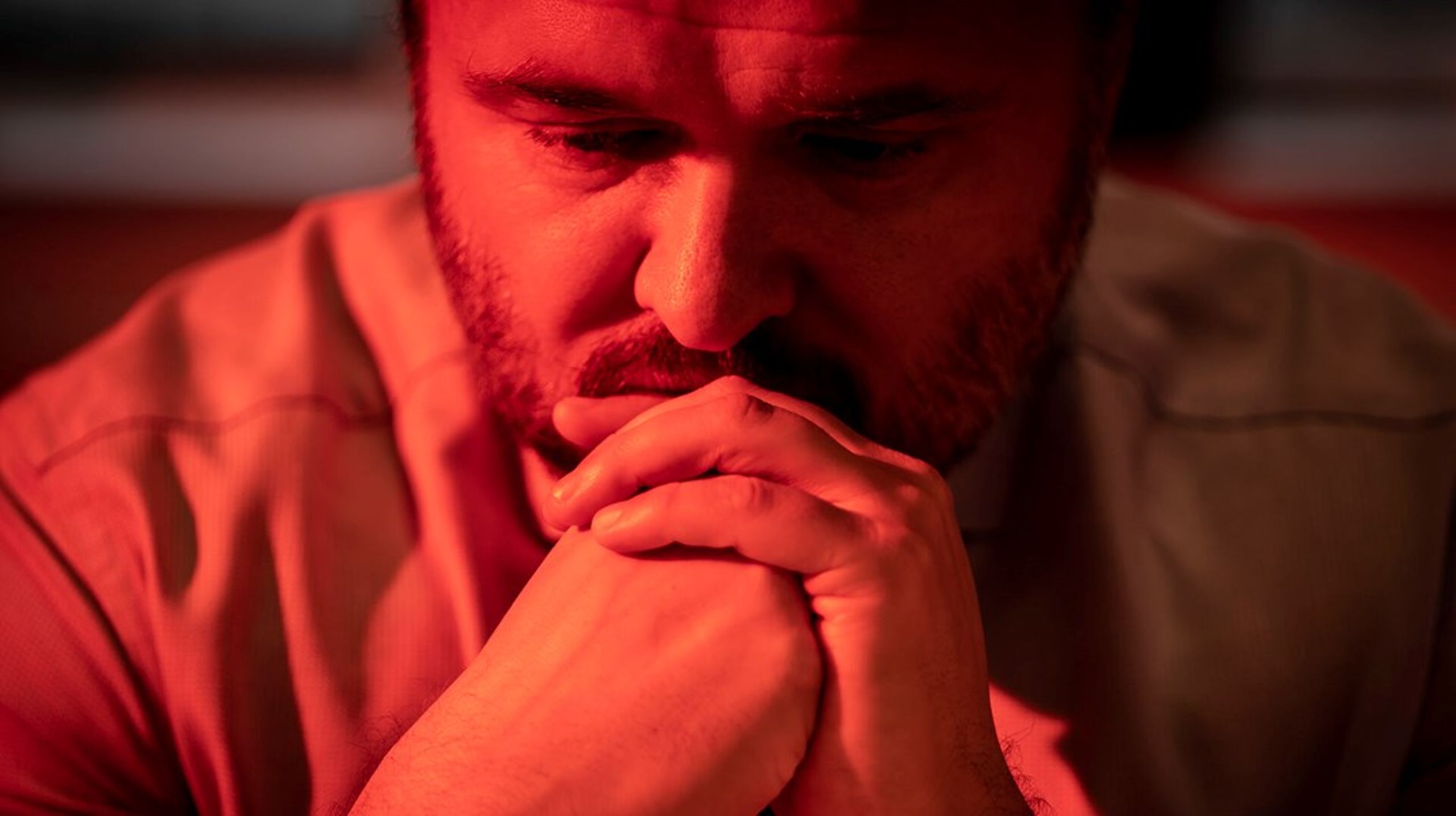 "Vi er stødt på
nogle problemer i forhold til havvind, der gør, at den udvikling ikke sker så
hurtigt, som vi havde håbet. Men jeg er 100 procent sikker på, at det bliver en
rigtig, rigtig god forretning i fremtiden," siger energikommissær Dan Jørgensen
i podcasten. Foreløbig er det mislykkedes for den danske regering at finde
private investorer til ambitiøse havvindmølleparker i Nordsøen.