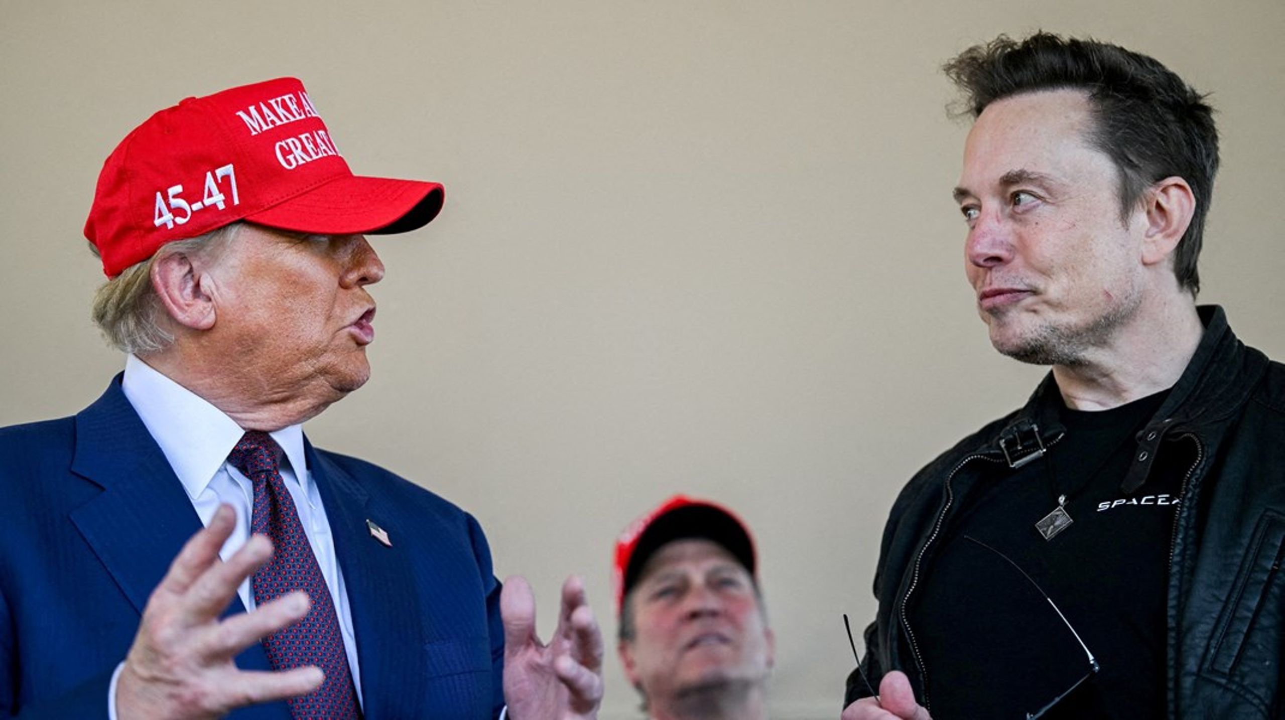 <div><div><div><div></div></div></div></div><div><div><div><div><div><div>Donald Trump vandt præsidentvalget i USA i november med X-ejeren Elon Musk som en magtfuld bagspiller. Jette F. Christensen ser frem mod valgene i 2025 og spørger, om politikerne tør tro på politik igen.</div></div></div></div></div></div>