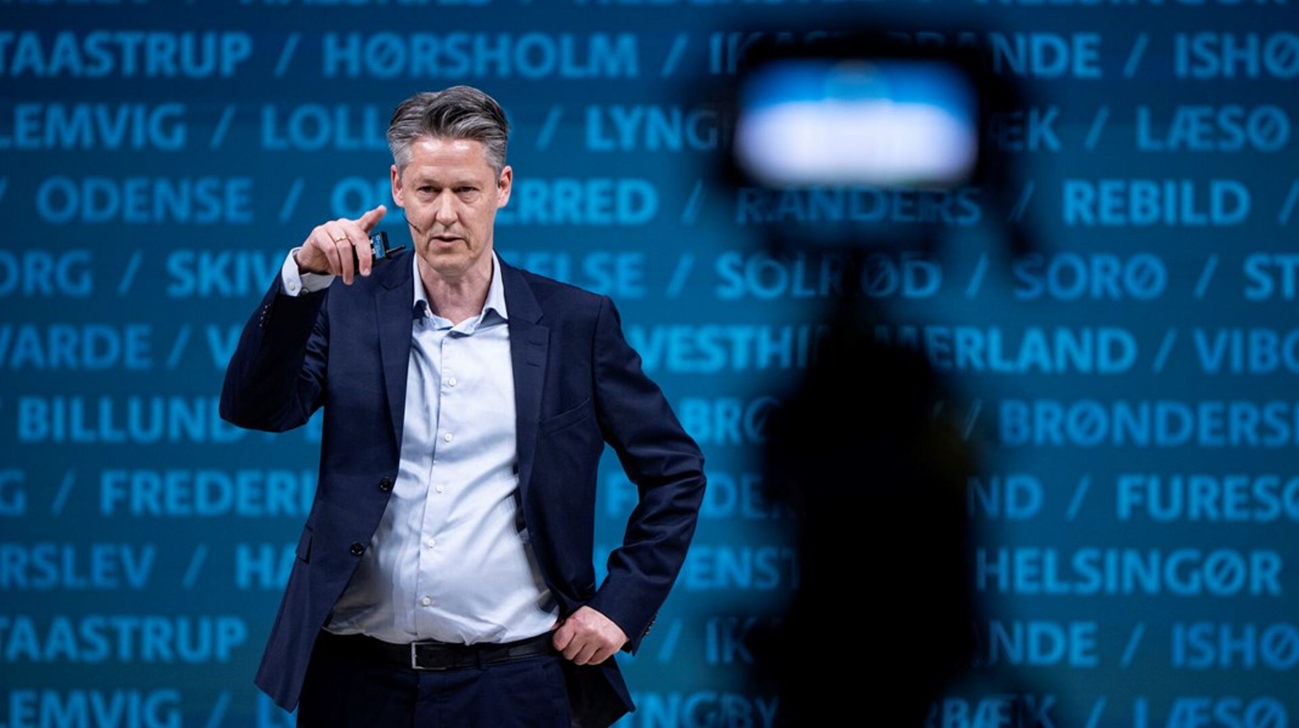 Dansk økonomi har ifølge økonomiprofessor Michael Svarer et solidt udgangspunkt for at kunne prioritere velfærden, så den kan udvikle sig i takt med danskernes velstand. En udvikling KL har efterlyst i flere år. Alligevel kan der blive rift om pengene.<br>