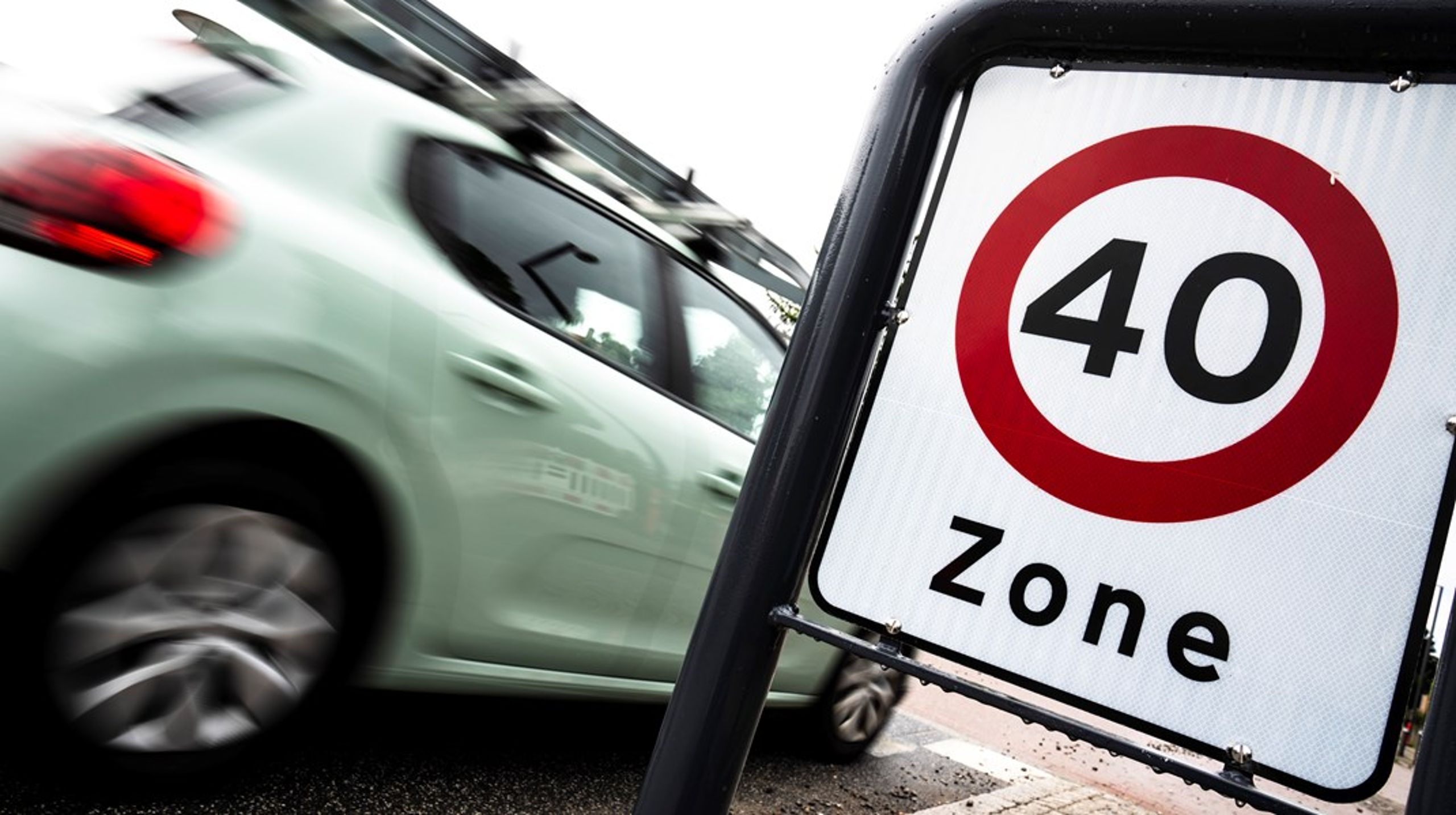 Det mødes&nbsp;med kritik fra kommunerne, at transportministeren vil fastsætte faste regler for, hvornår hastigheden kan sænkes på vejene.&nbsp;