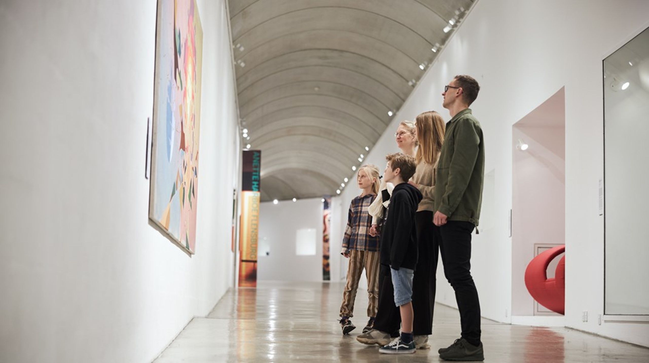 Trapholt er et eksempel på en kulturinstitution, der skaber værdi for bestemte målgrupper og driver en sund forretning. De slår publikumsrekorder år efter år med deres lokale fokus på særligt håndarbejde og samskabelse, skriver Lene Struck-Madsen.
&nbsp;