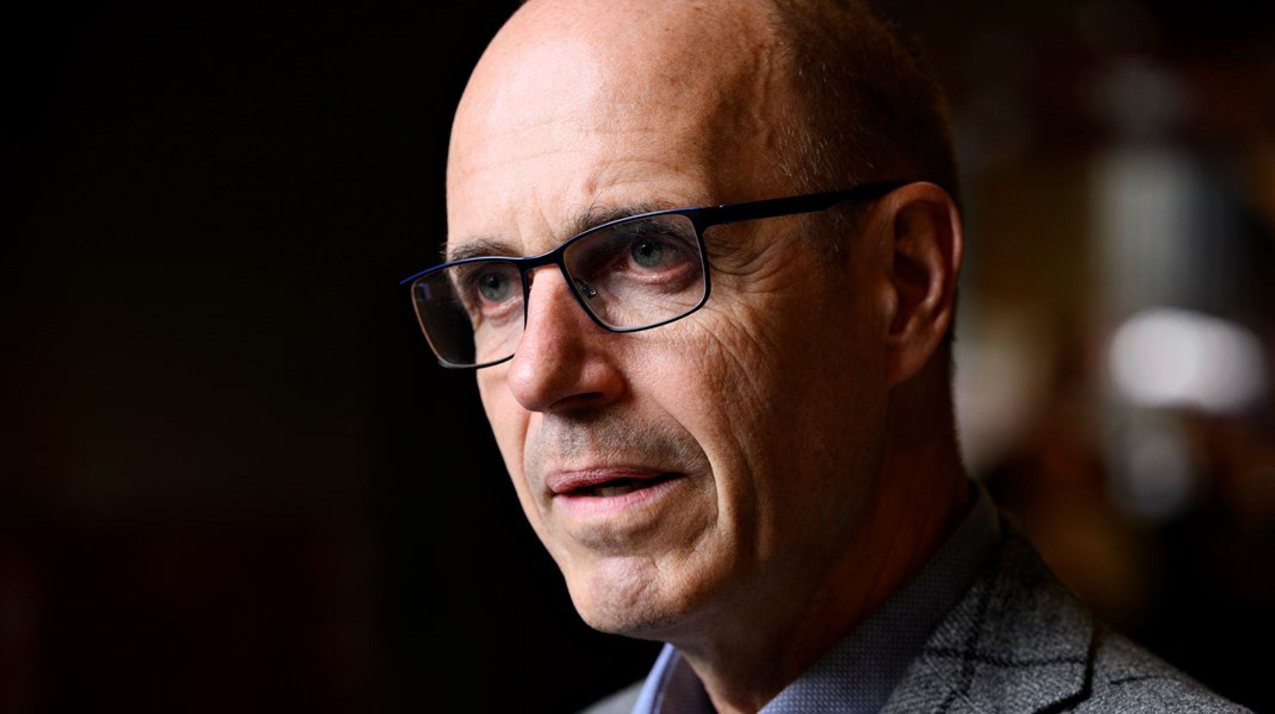 Henrik Wegener opfordrer i sit afskedsinterview med Altinget politikerne til at turde styre uddannelsespolitikken mindre detaljere. I stedet skal de lade institutionerne handle mere selvstændigt, som man gør på forskningsområdet.