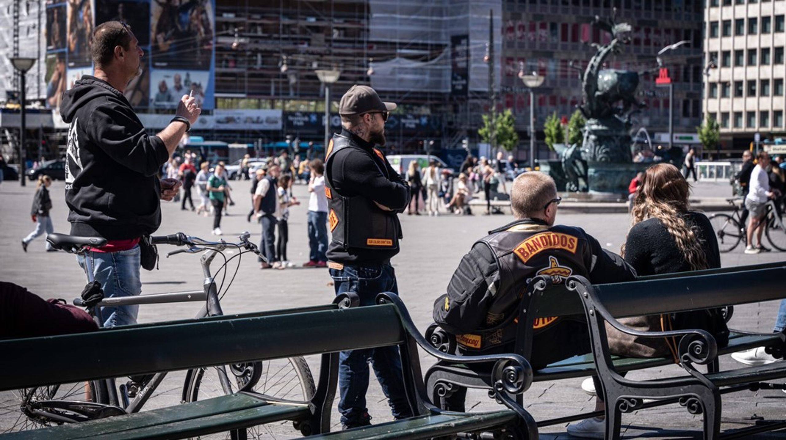 Vi har ingen sympati for banderne eller den vej, deres medlemmer har valgt at gå ned ad.&nbsp;Banderne er måske Enhedslistens brødre. Men de bliver aldrig Socialdemokratiets, skriver Kasper Stisen (S) og Johan Lotz Hald (S).