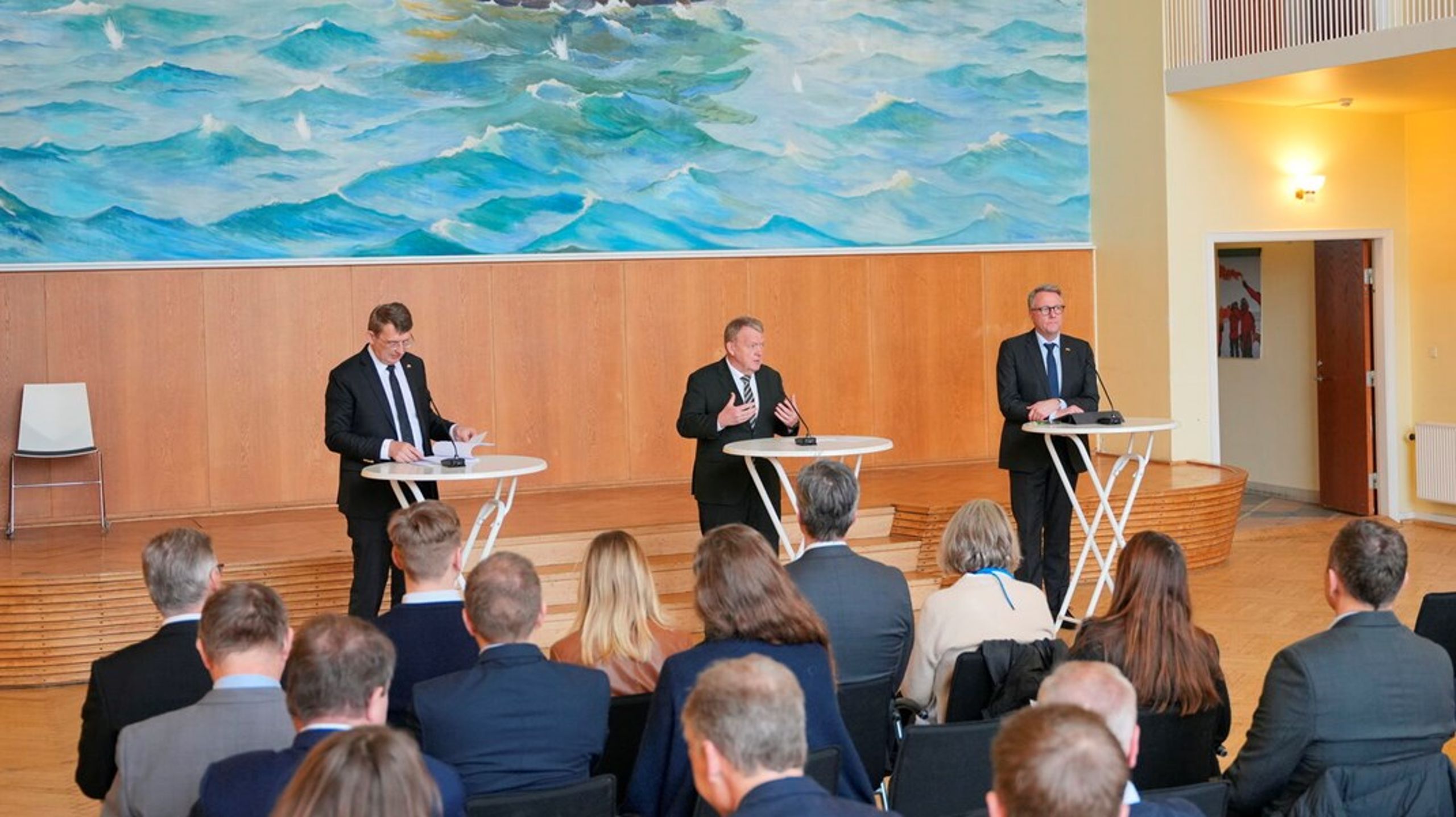 Troels Lund Poulsen, Lars Løkke Rasmussen&nbsp;og Morten Bødskov præsenterede en ny strategi for maritim sikkerhed på Søværnets Officersskole på Holmen i København torsdag.