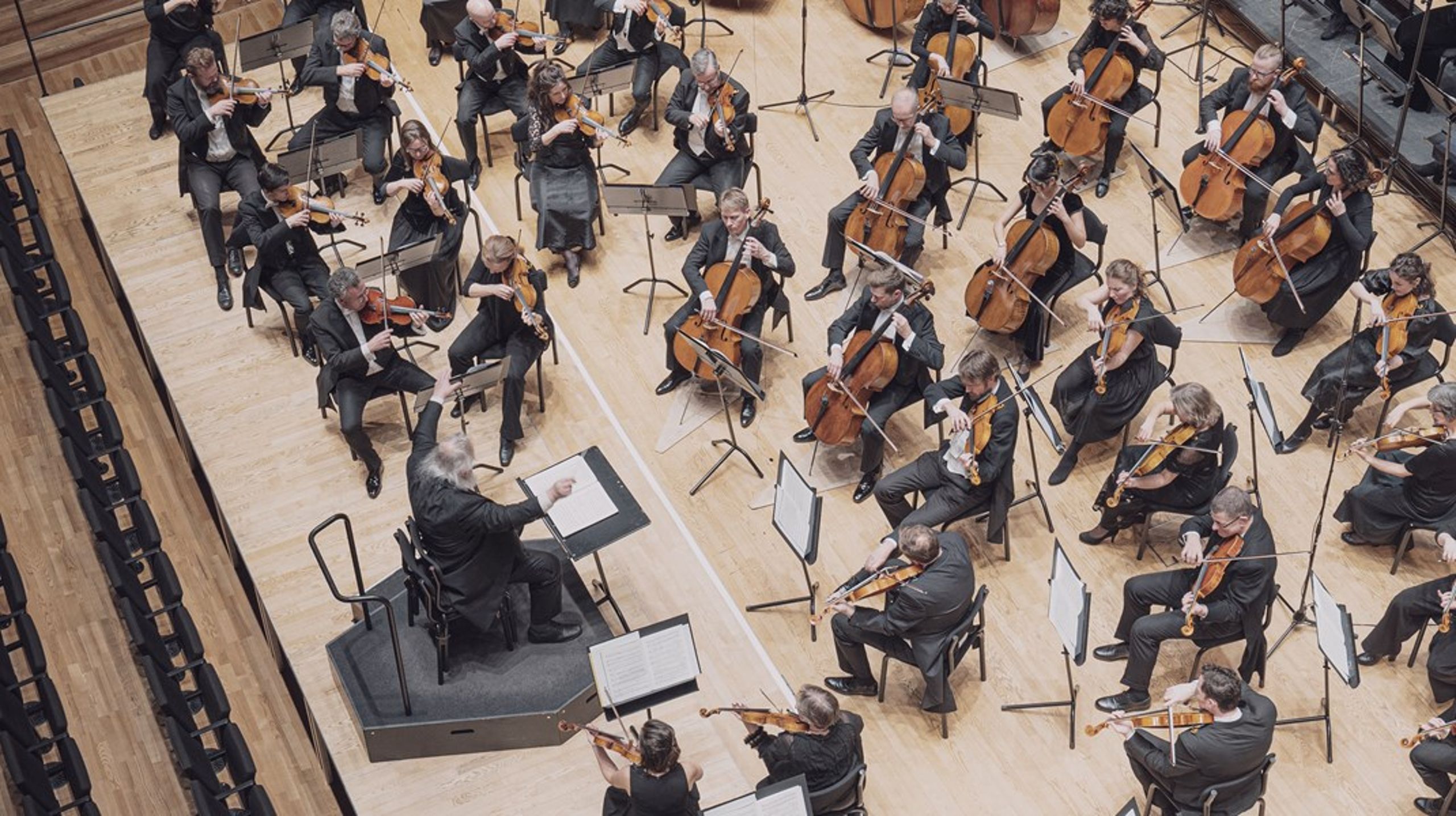 Aarhus Symfoniorkester står for en skillevej, mener tidligere musikchef Jesper Nordin. Enten får orkesteret en saltvandsindsprøjtning og består - eller så må det omstruktures til noget mindre, der nærmere ligner&nbsp;et kammerorkester.