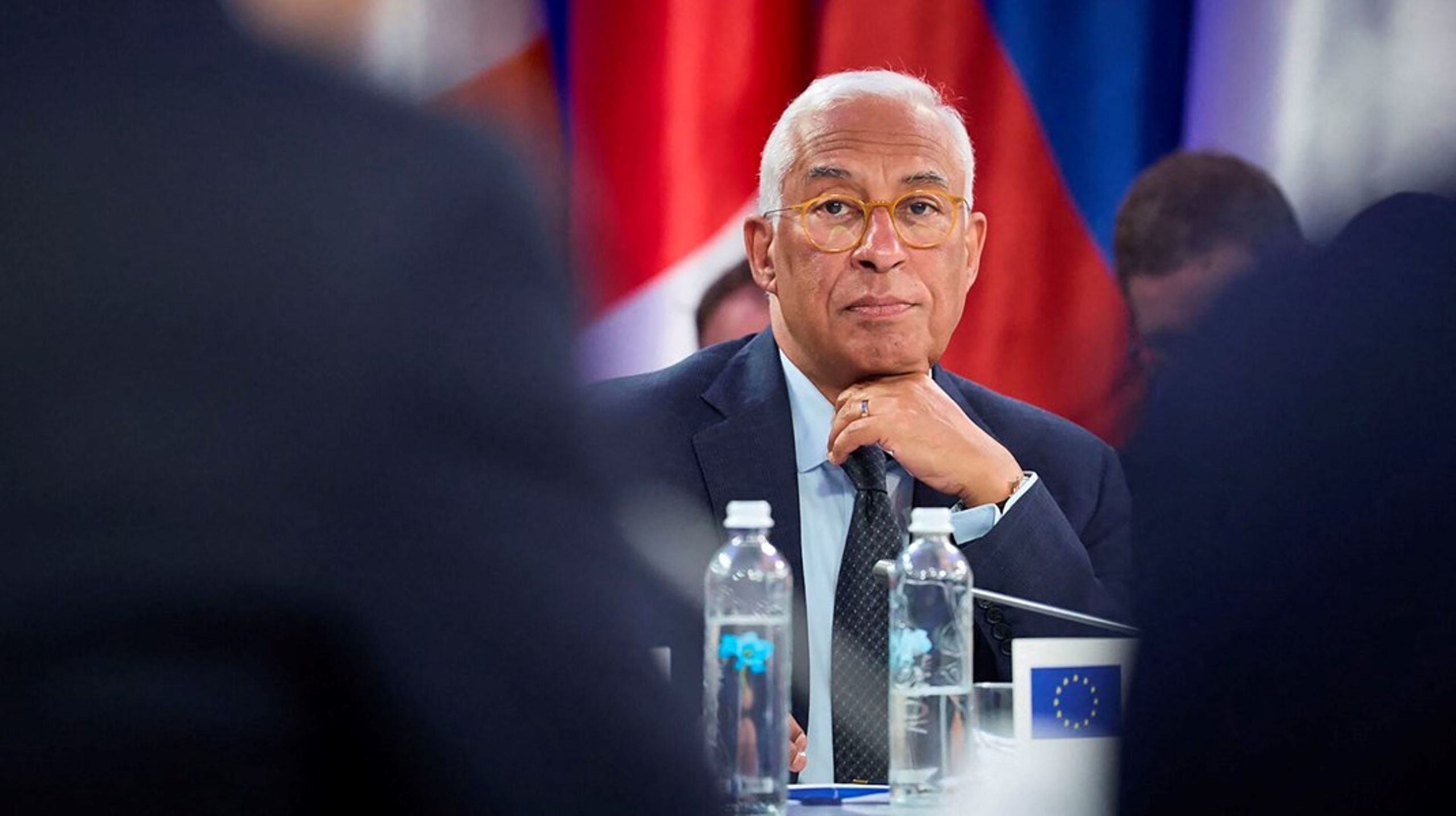 "Vi må være forberedt på at give europæiske sikkerhedsgarantier for at sikre en varig fred i Ukraine," skriver EU's rådsformand, António Costa, i sit invitationsbrev til topmødet på torsdag.