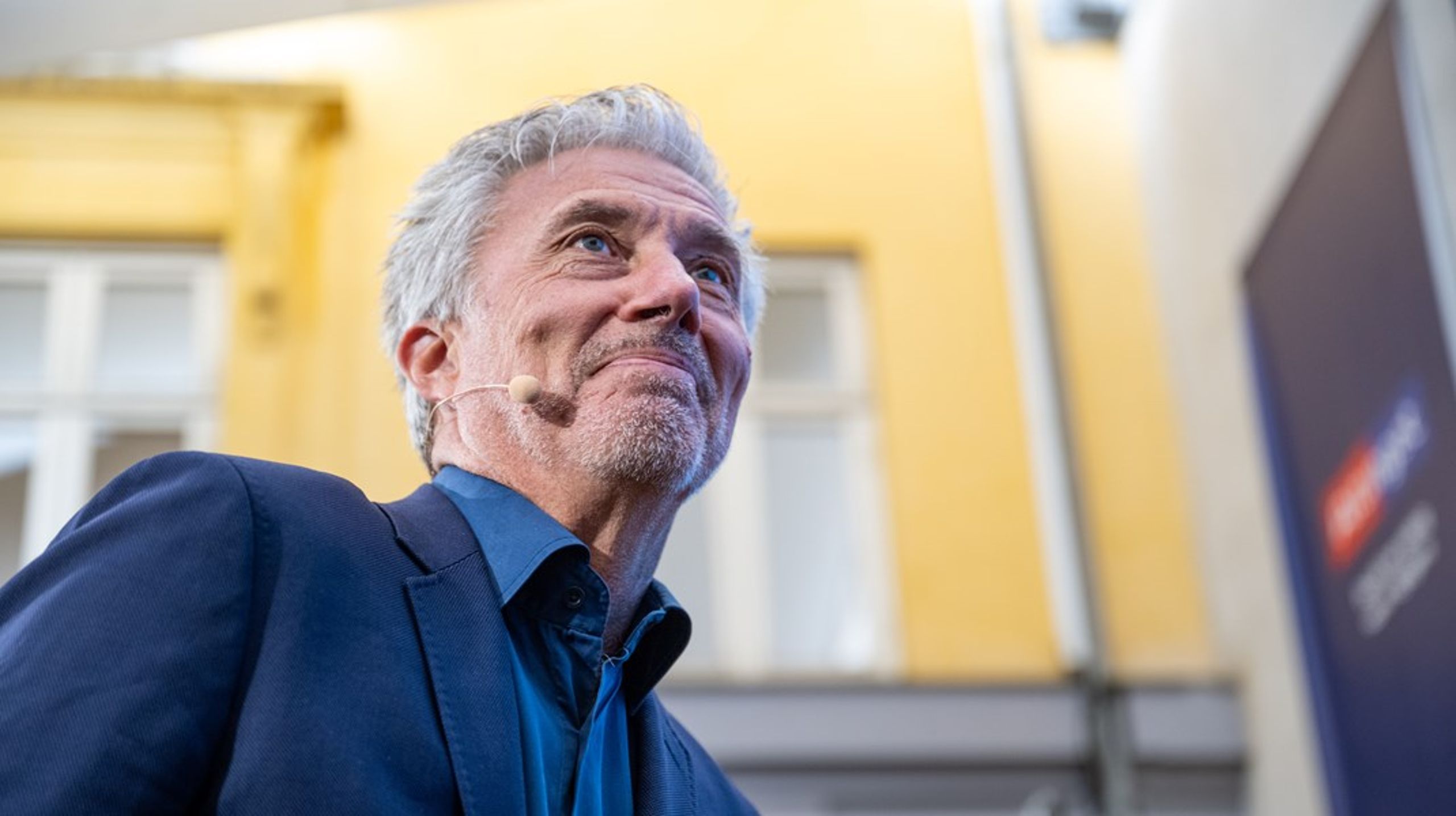 Det har "et skær af nødvendighedens politik" over sig, når Kommissionen foreslår at gøre det til et indkøbskriterie at købe europæisk, siger Morten Løkkegaard.