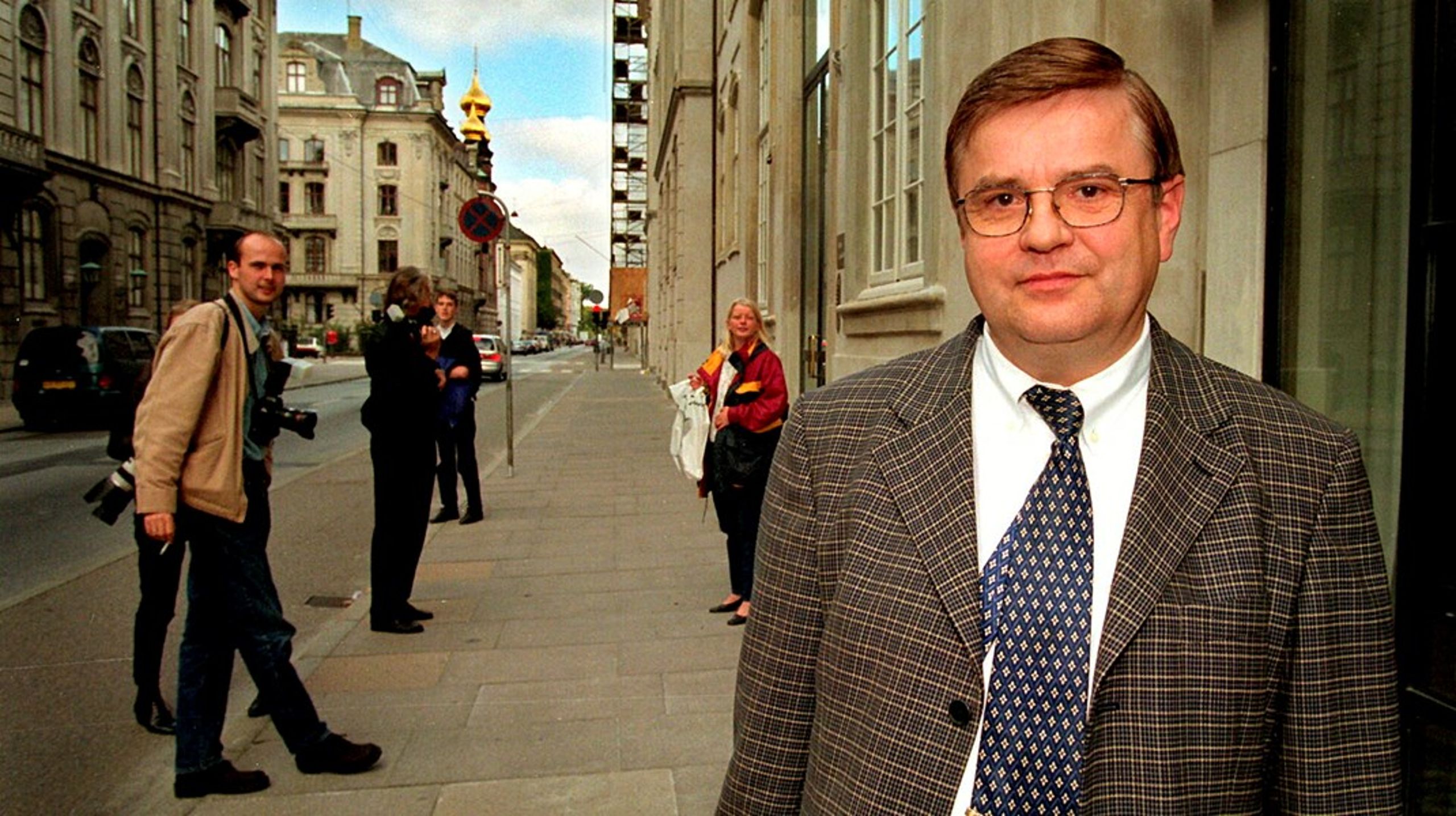 Arkivfoto.
Advokat Anders Hvass fra dengang han var forsvarer i Nordisk Fjer-sagen. Hvass er desuden kendt for at have forsvaret Søren
Gades (V) presserådgiver, Jacob Winther i sagen fra 2007 om lækkede oplysninger om
danske jægersoldaters hemmelige mission i Irak.