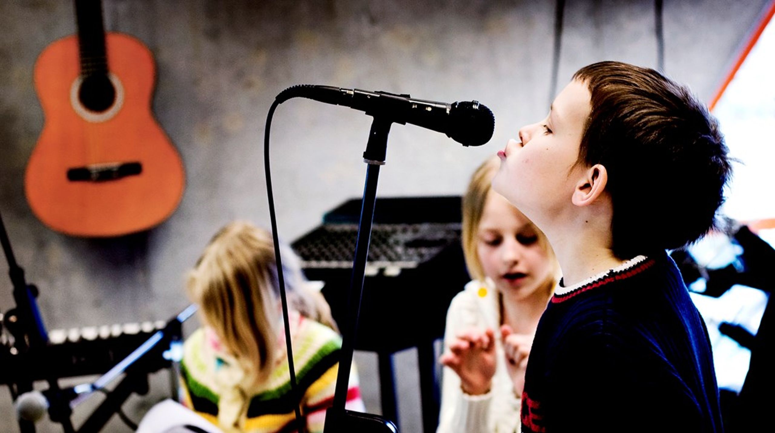 Musikken er reduceret til tilvalgsfag og emneuger. Og den eksisterer slet ikke på de erhvervsfaglige ungdomsuddannelser, skriver Thomas Sandberg.
