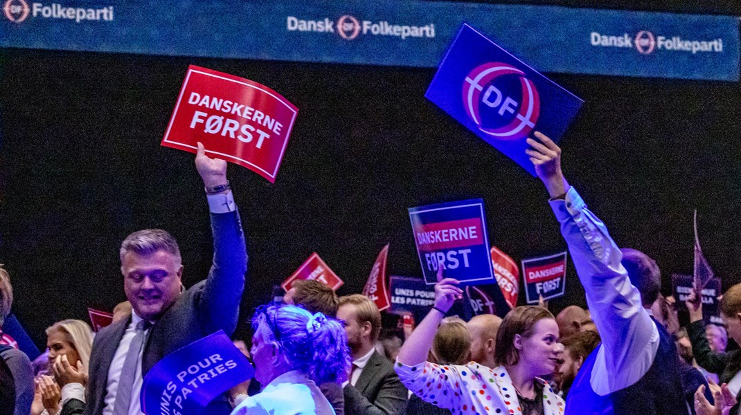 Dansk Folkepart fik fem mandater ved valget i 2022, men siden er folketingsgruppen vokset til syv efter Mette Thiesen og Mikkel Bjørn skiftede fra Nye Borgerlige.&nbsp;