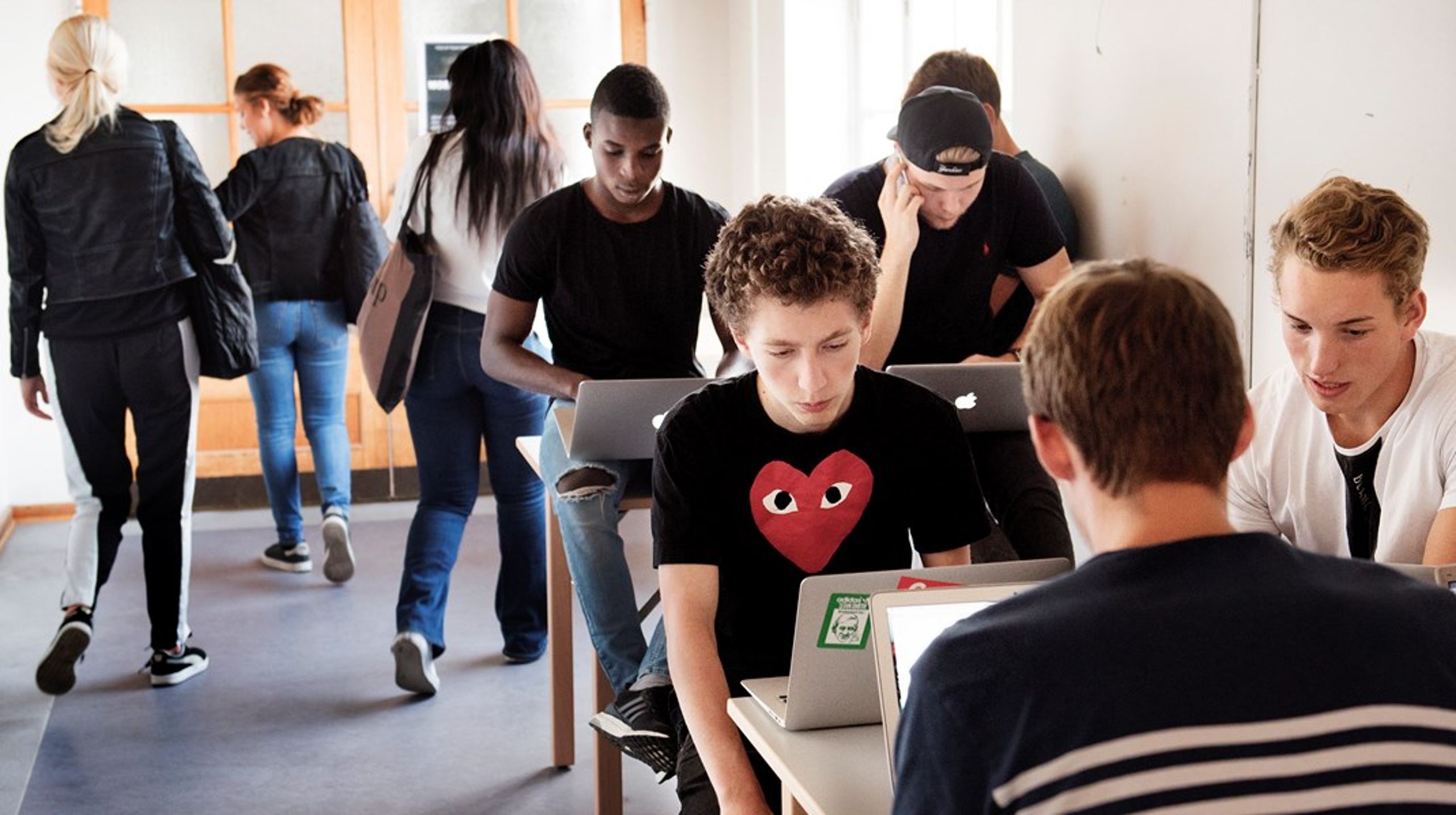 Behovet for tryghed og fællesskab betyder, at elever ofte vælger den studieretning, hvor deres venner fra grundforløbet søger hen, skriver&nbsp;Abir Mohamad Ismail og&nbsp;Marie Fjellerup Bærndt.