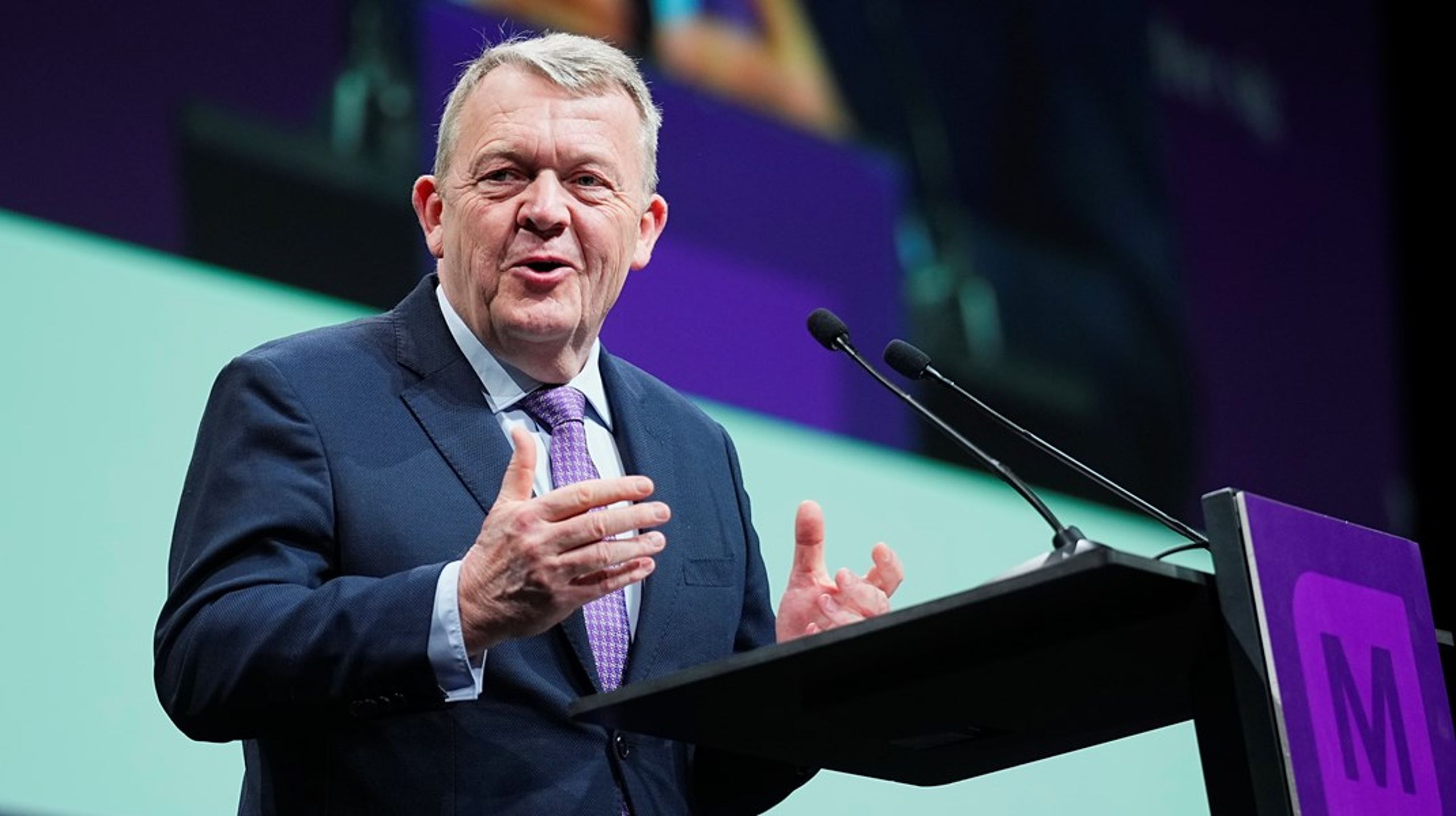 Lars Løkke Rasmussen talte om nødvendigheden af samarbejde på midten i lyset af den verdenspolitiske krisesituation, men undgik i vidt omfang at tale om Moderaternes egne problemer, da han talte for sit parti lørdag.&nbsp;