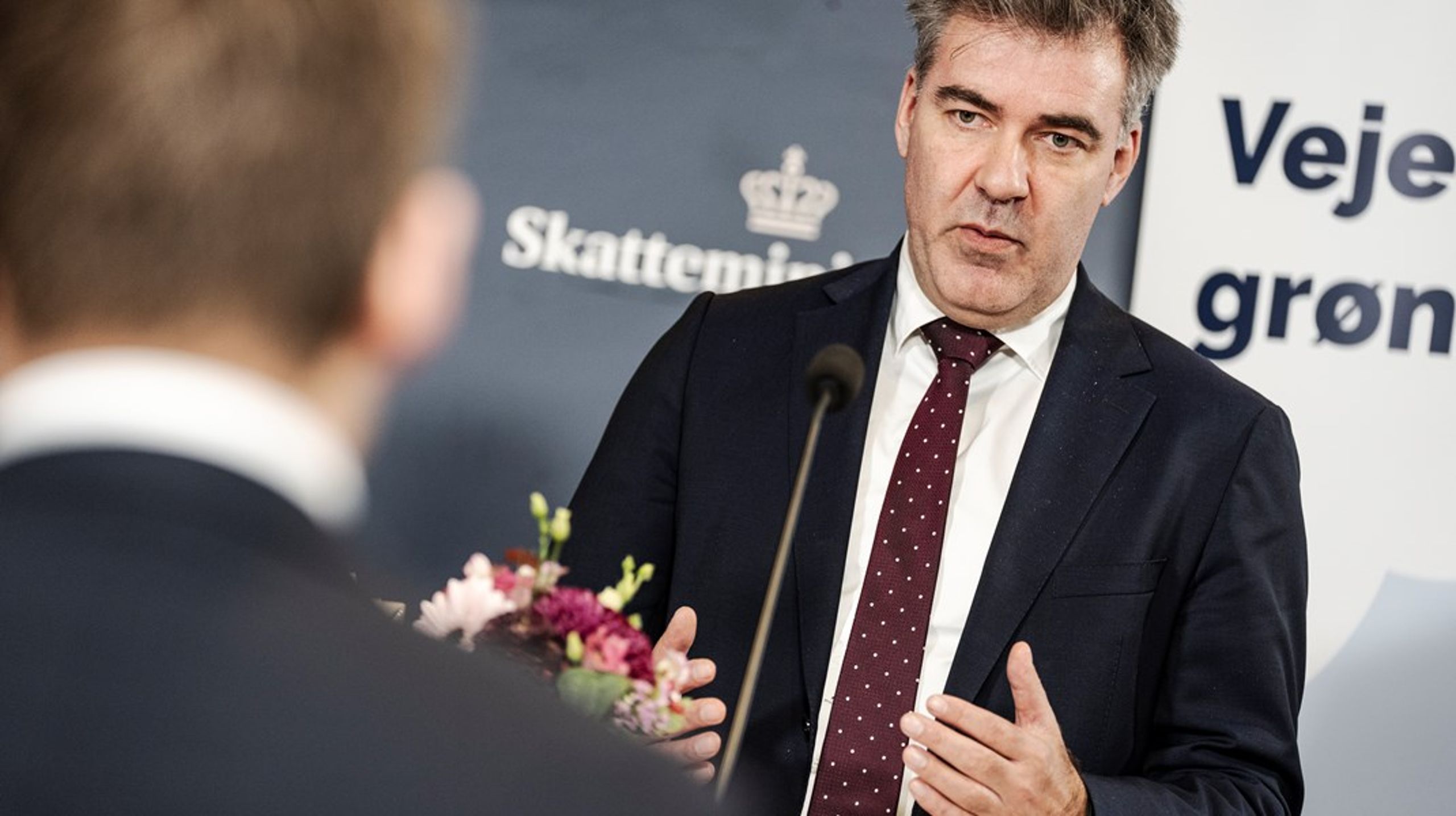 Flere eksperter mener,&nbsp;at det vil påvirke Danmarks CO2-udledning, hvis planlagte motorvejsprojekter annulleres.&nbsp;