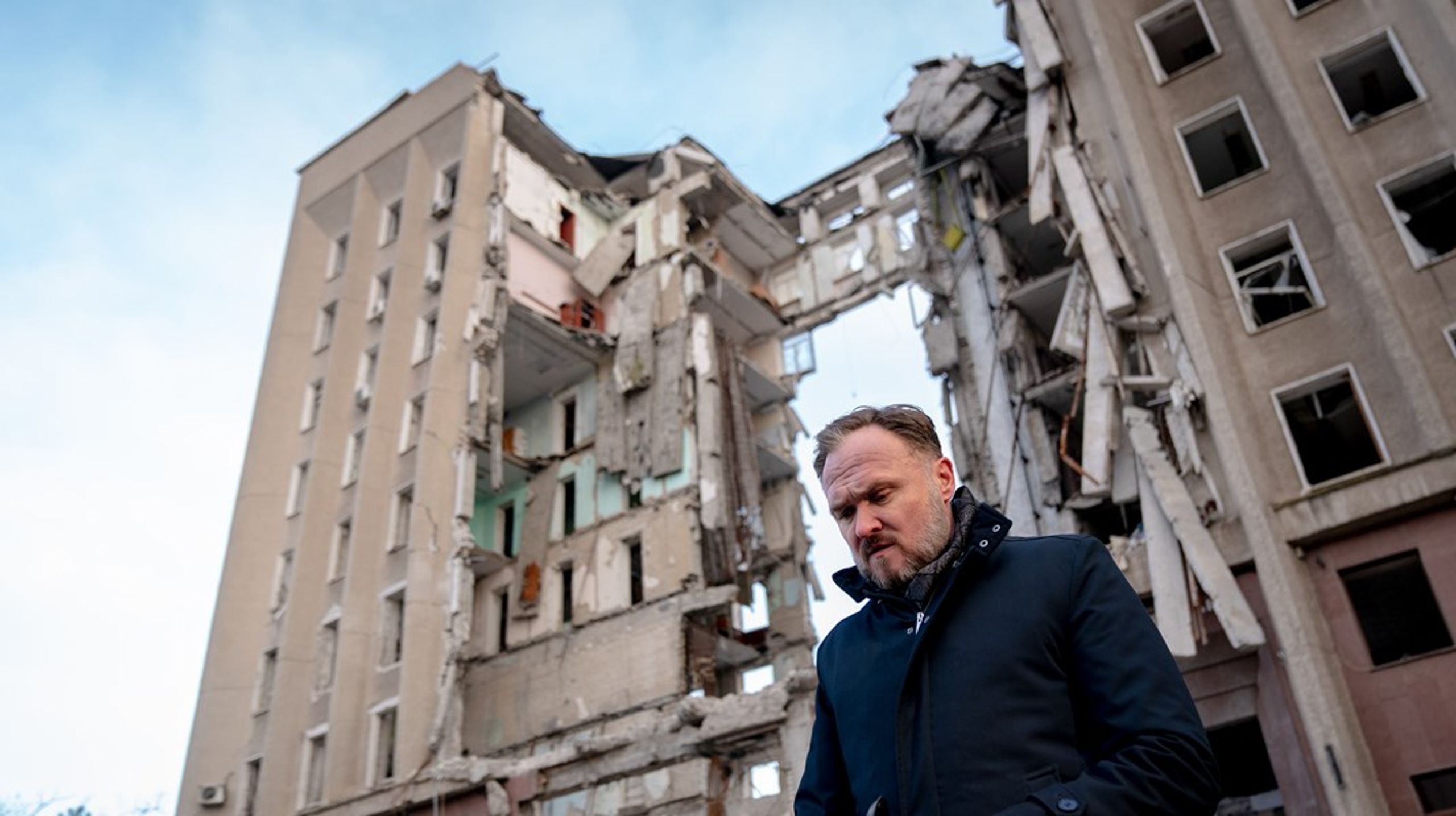 Både som dansk minister og som EU-kommissær har Dan Jørgensen besøgt det krigshærgede Ukraine. I Bruxelles er en af hans største opgaver at stoppe EU-landenes køb af russisk energi.