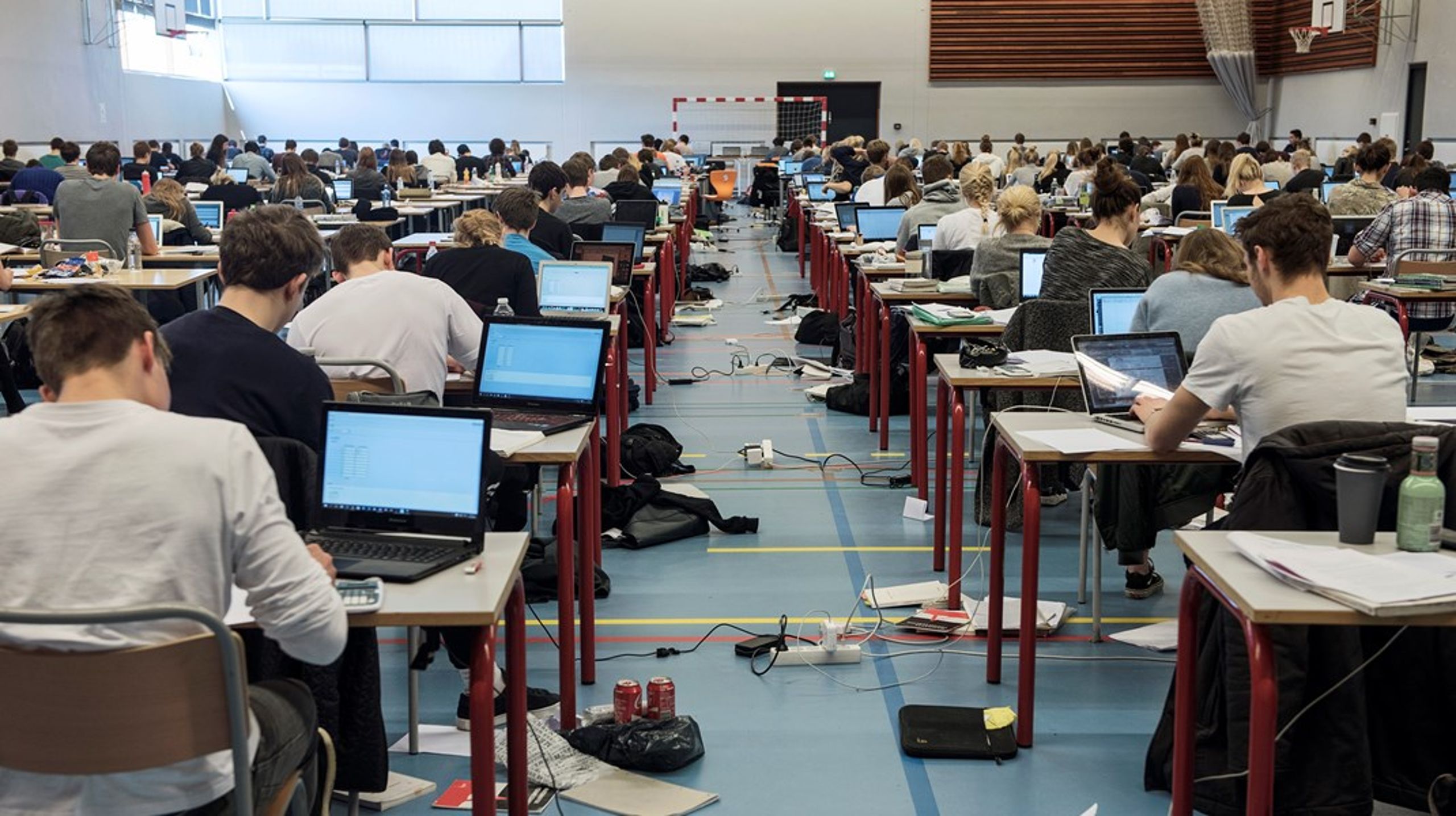 Erhvervsuddannelserne kan for nogle unge opleves, som om de allerede tidligt skal lægge sig fast på et erhverv, og de skal træde ind i en voksenverden, som de kan opleve, de ikke er klar til, skriver Camilla Thorgaard.