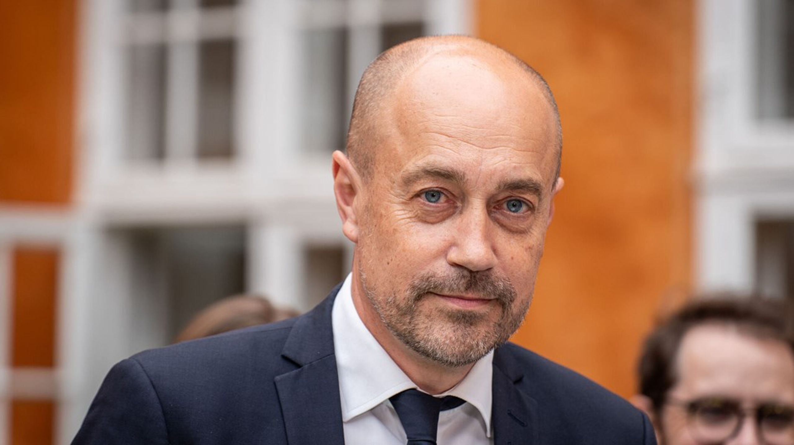 Pressemødet fandt sted i Miljøministeriets gård.