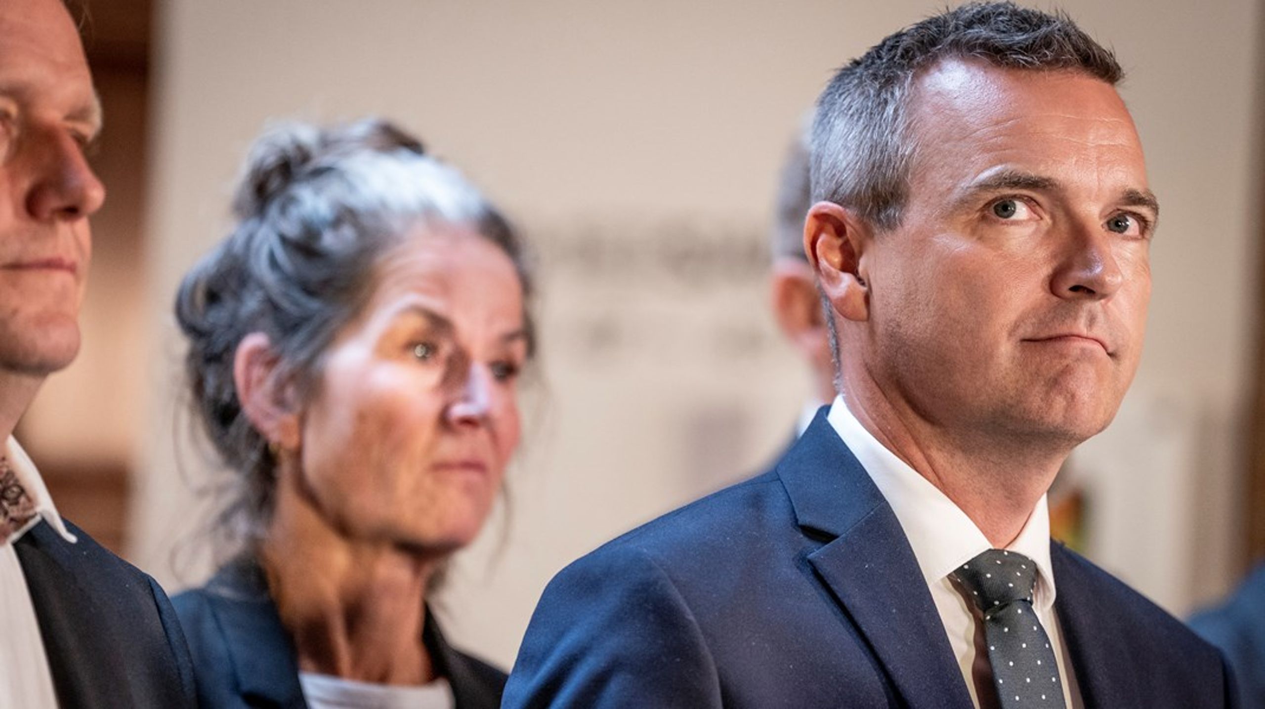 Vi frygter, at weekendbetaling vil gå ud over familielivet: At byens ældre får færre og kortere besøg, og at byens børn får færre besøg af deres udenbys bedsteforældre, skriver Jakob Næsager.