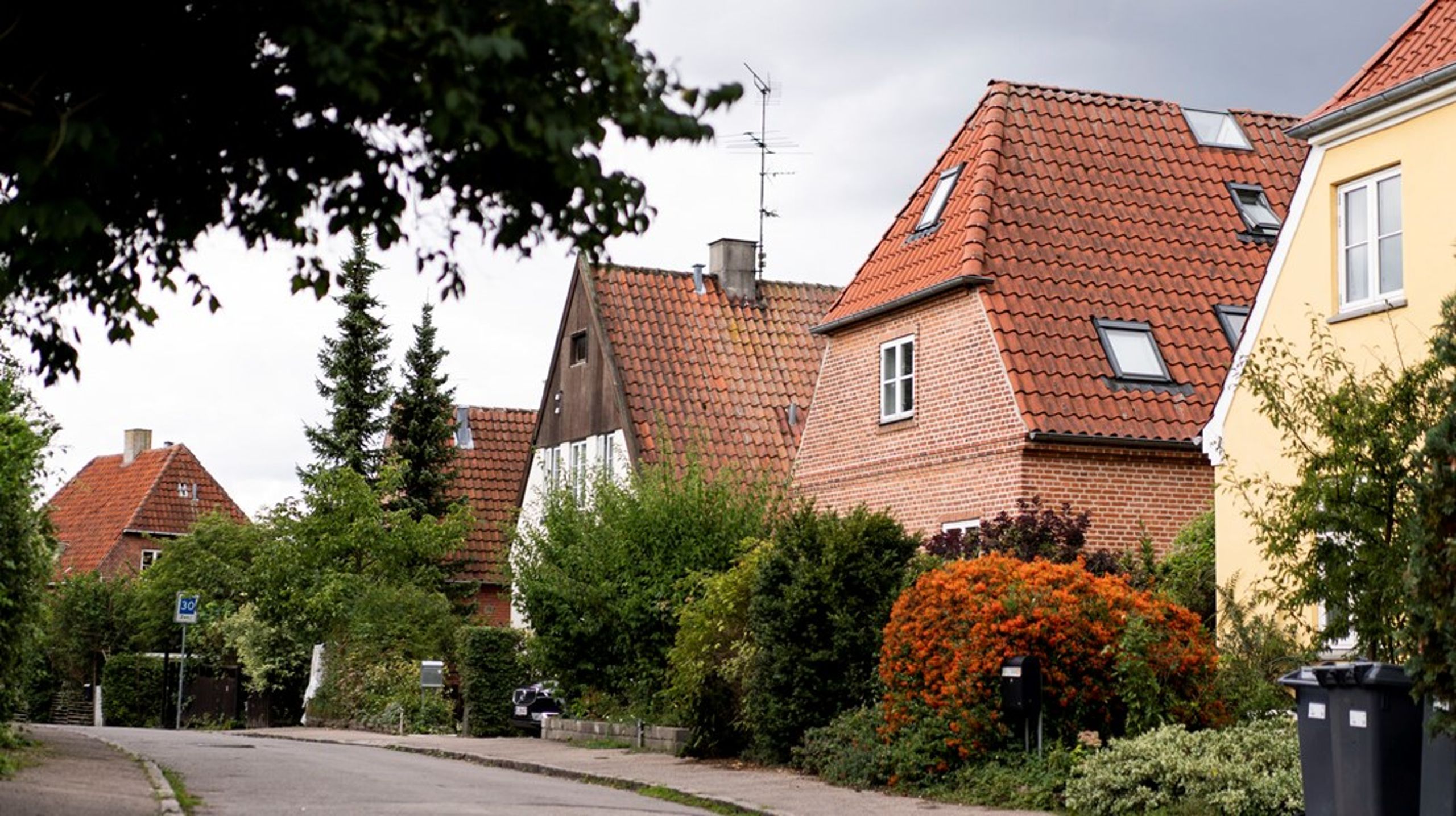 Det vil kræve politisk betændte incitamenter, hvis vi rent faktisk vil sætte gang i flyttemønstre, der kan frigive store boliger til børnefamilier, skriver Martin Vinæs Larsen.