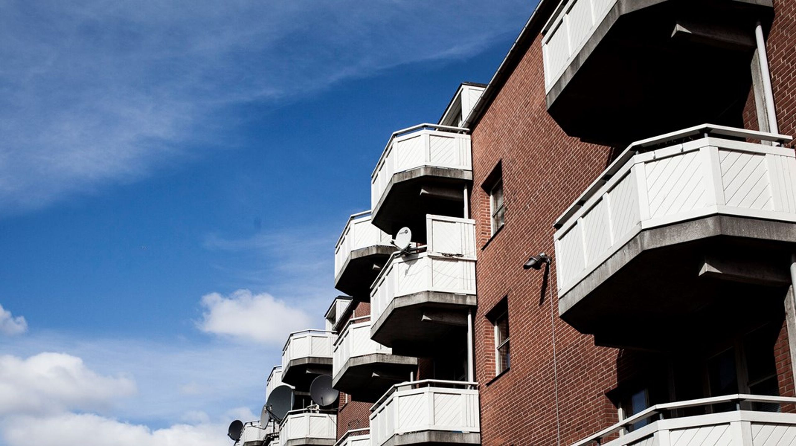 De udsatte boligområder var en blanding af høj kriminalitet, arbejdsløshed, lav indkomst og ringe uddannelsesniveau – ofte også med en høj andel af indvandrere og efterkommere fra ikke-vestlige lande, hvis kultur i mange tilfælde adskiller sig markant fra danske værdier og normer, skriver Carl Andersen (LA).