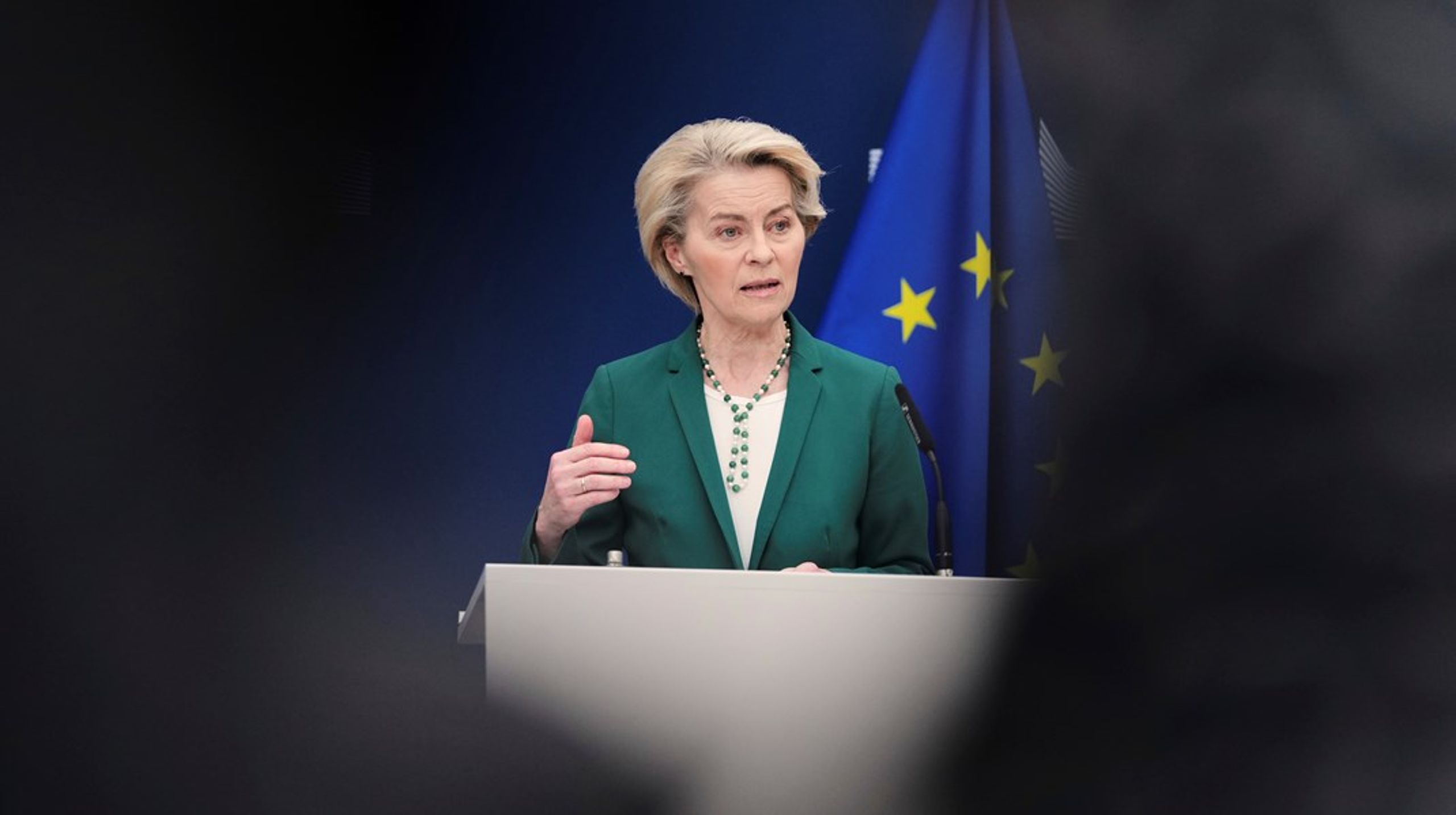 Demokratiet svækkes ikke af svære spørgsmål – det svækkes, hvis vi undlader at stille dem af frygt for debatten, skriver Asmus Vilster.