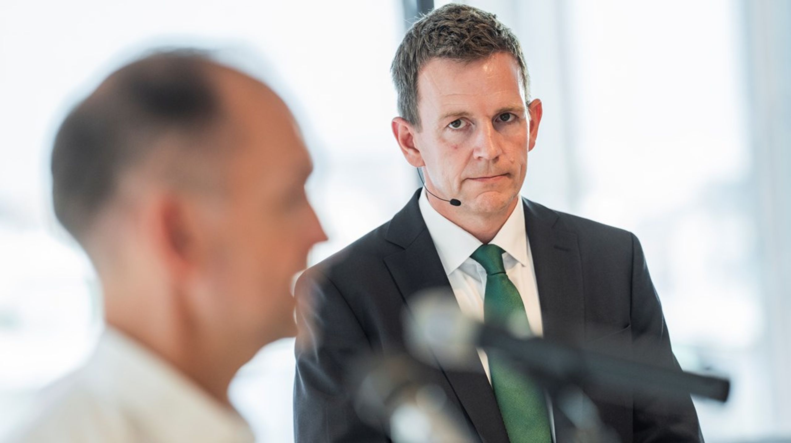 Skatteminister Rasmus Stoklund (S)&nbsp;varslede i regeringens lovprogram, at han ville komme med et lovforslag af regulering af spilreklamer i februar. Det er ikke kommet endnu.&nbsp;