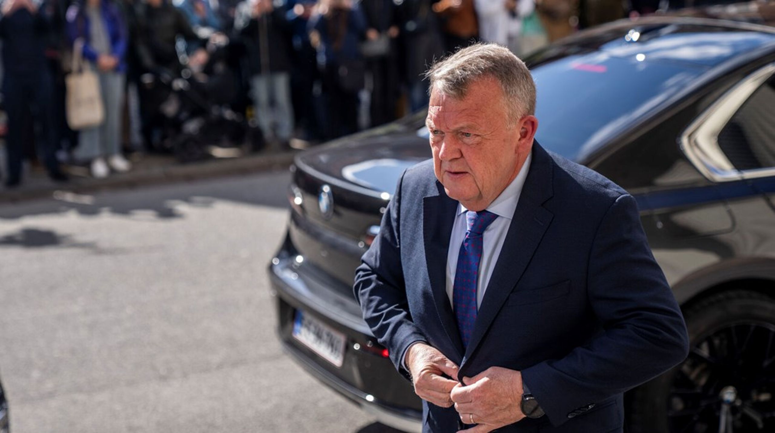 Lars Løkke Rasmussen har indkaldt den amerikanske ambassadør til samtale efter avisartikel, der beskrev, hvordan USA vil skrue op for spionagen mod Grønland.