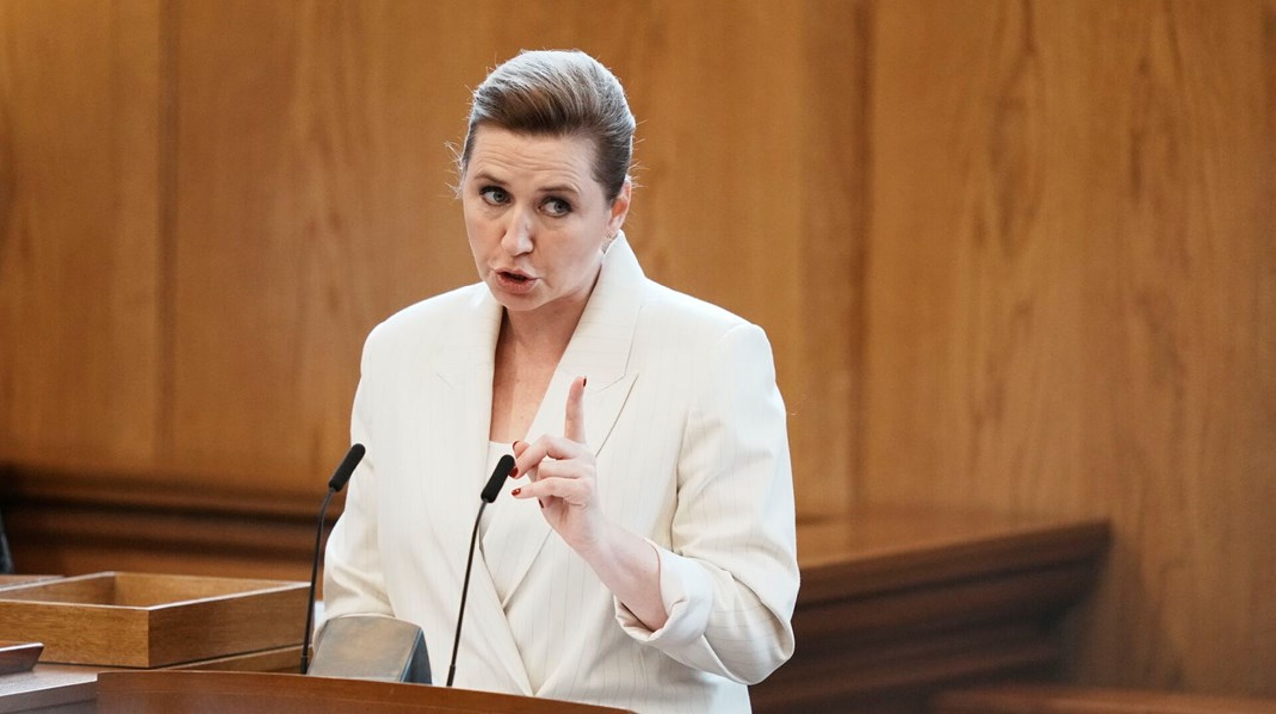 Ingen opgave er vigtigere eller mere ærefuld end den, der først og fremmest påhviler os nu:
At passe på Kongeriget Danmark, sagde Mette Frederiksen i sin tale ved Folketingets afslutningsdebat. En debat, der ventes at vare til ud på natten.