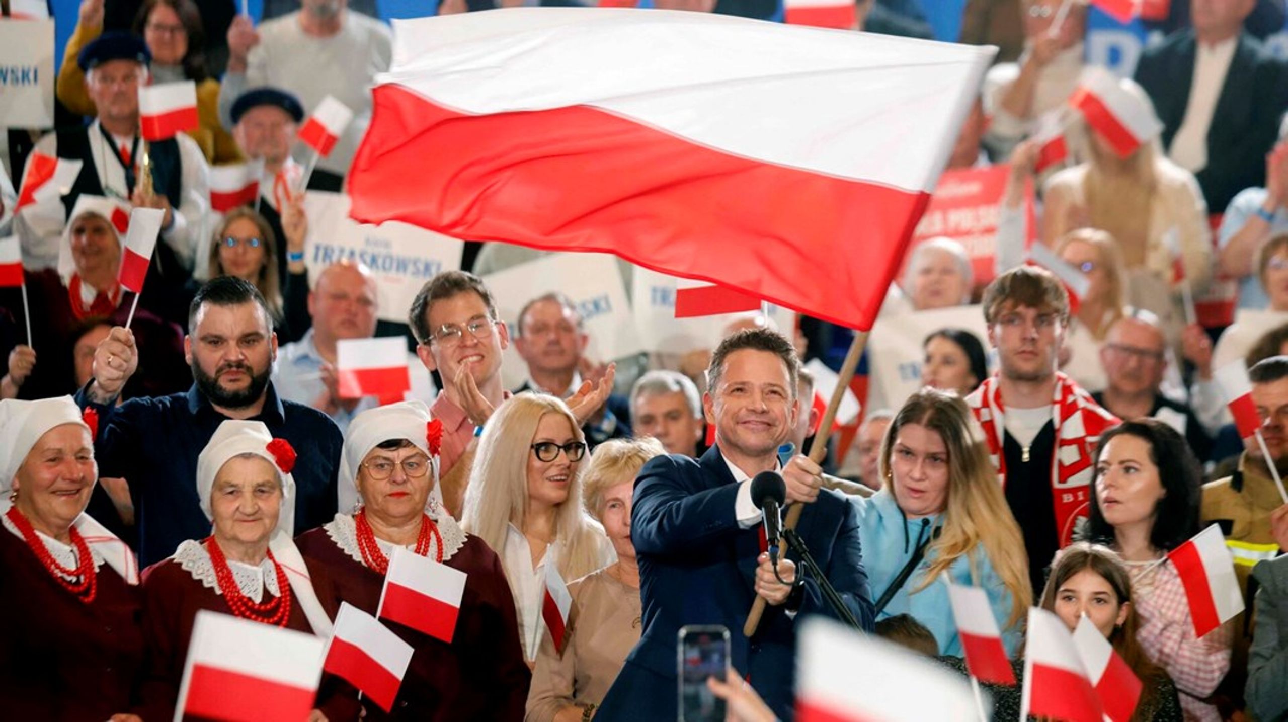 Warszawas borgmester, den liberalt-konservative regeringskandidat&nbsp;Rafał Trzaskowski, vandt første runde af Polens præsidentvalg sidste søndag -&nbsp;men kun meget knebent. Kandidaten fra nationalkonservative Lov og Retfærdighed (PiS) er lige i hælene på ham og kan vinde anden runde.