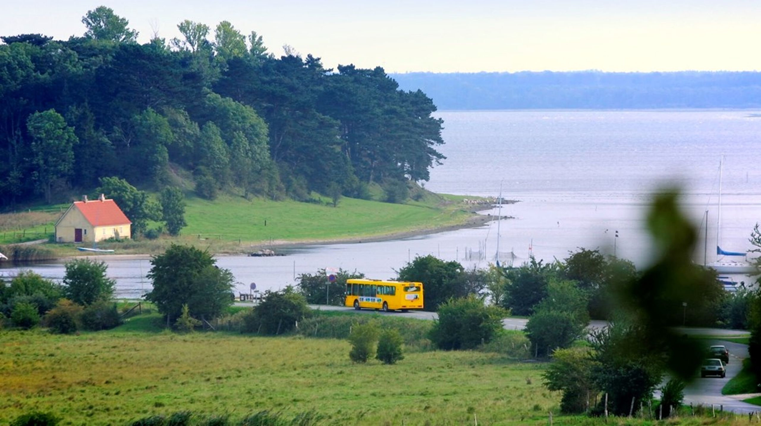 Det er ikke nok, at far og mor har en bil, hvis ikke deres børn har friheden til selv at kunne komme til og fra sport, fritidsjob og uddannelse, skriver Hakon Iversen.