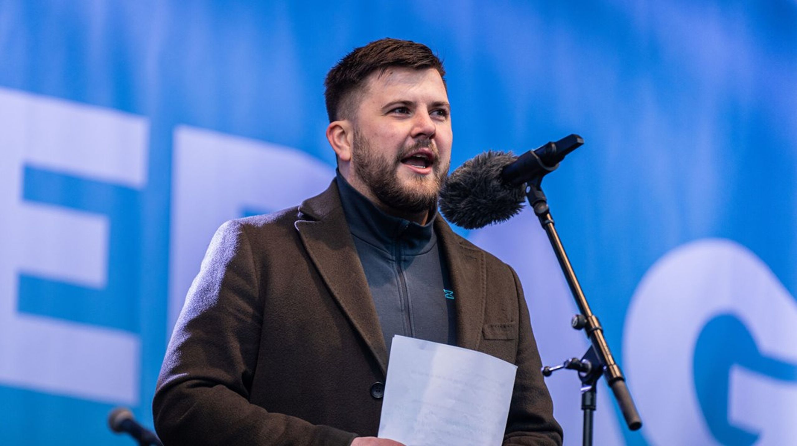 <b></b>Hvis vi som venstrefløj ikke tør tale om maskulinitet og mænd som et køn, vil højrefløjen og algoritmerne gøre det for os&nbsp;– og deres svar vil sjældent bygge på fællesskab, ansvar eller forpligtelse, skriver Carl Emil Lind Christensen.