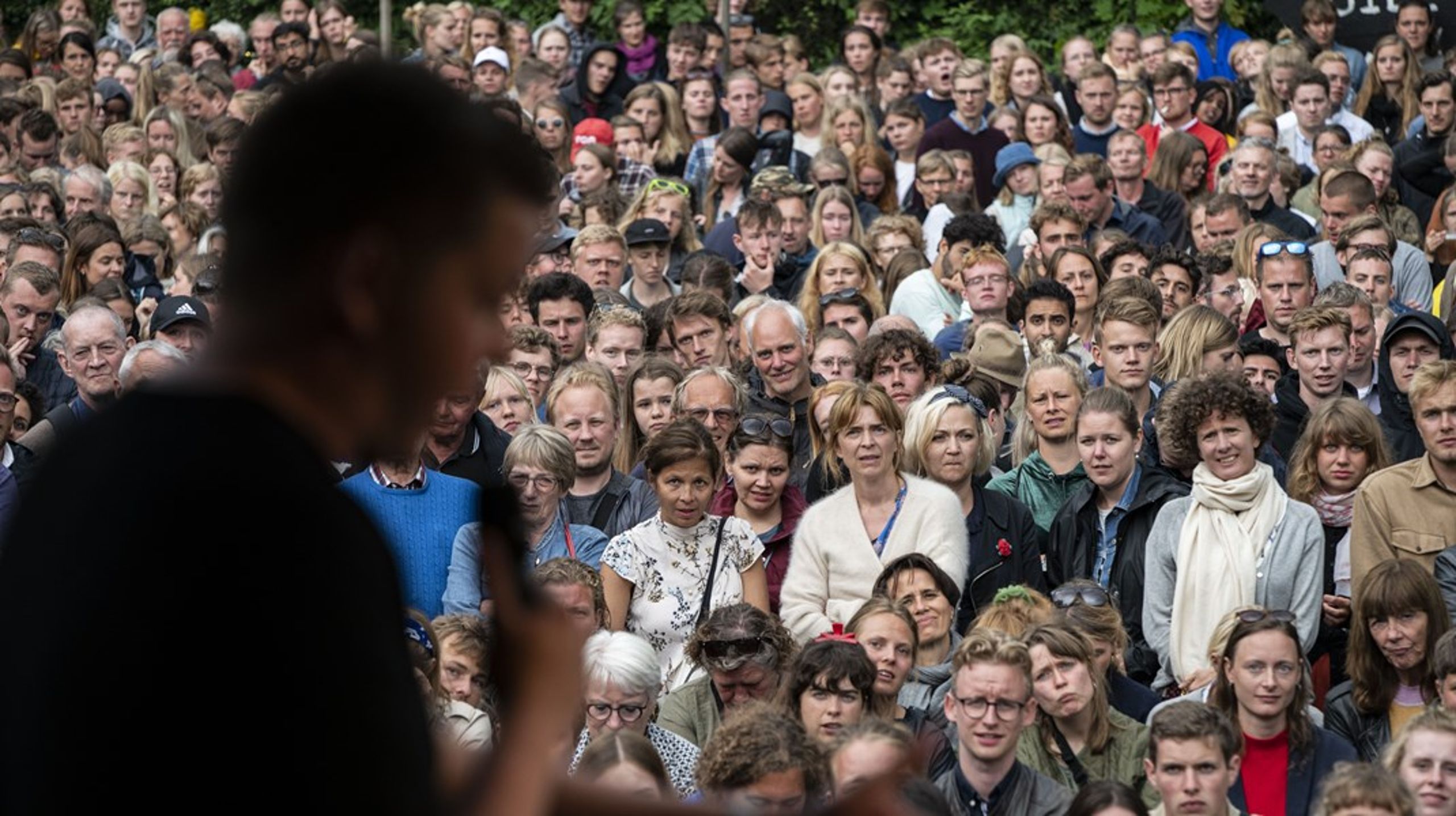 I 2024 lagde 110.000 mennesker vejen forbi Folkemødet. 133 af dem var folketingspolitikere, og 109.867 var personer, der håbede at komme i kontakt med en folketingspolitiker. Det er elendige odds for en lille organisation, særligt uden en professionel lobbyist ved sin side. Derfor: Gå efter de kontakter, der faktisk kan lade sig gøre, skriver Sarah Borger.&nbsp;