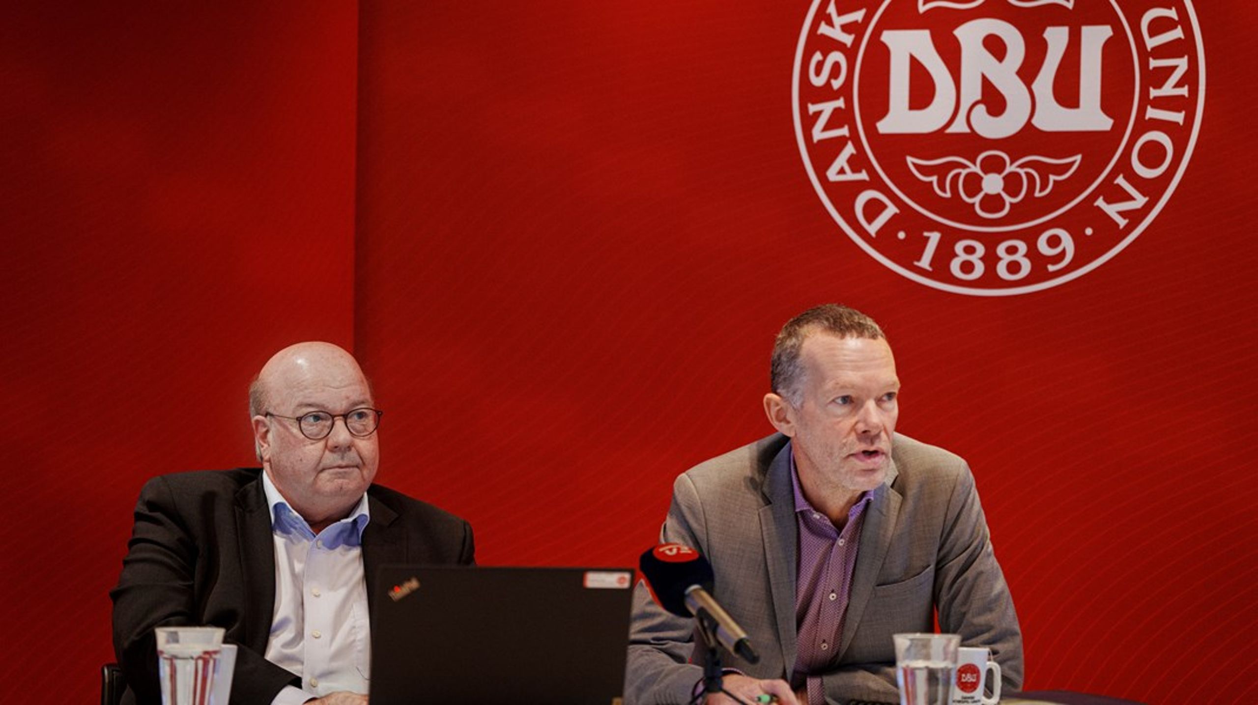 Ifølge DBU-direktør Erik Brøgger Rasmussen har DBU stor respekt for Play the Game's bidrag til den idrætspolitiske debat. Alligevel dropper DBU støtten til organisationen, da man vil sikre armslængde.&nbsp;