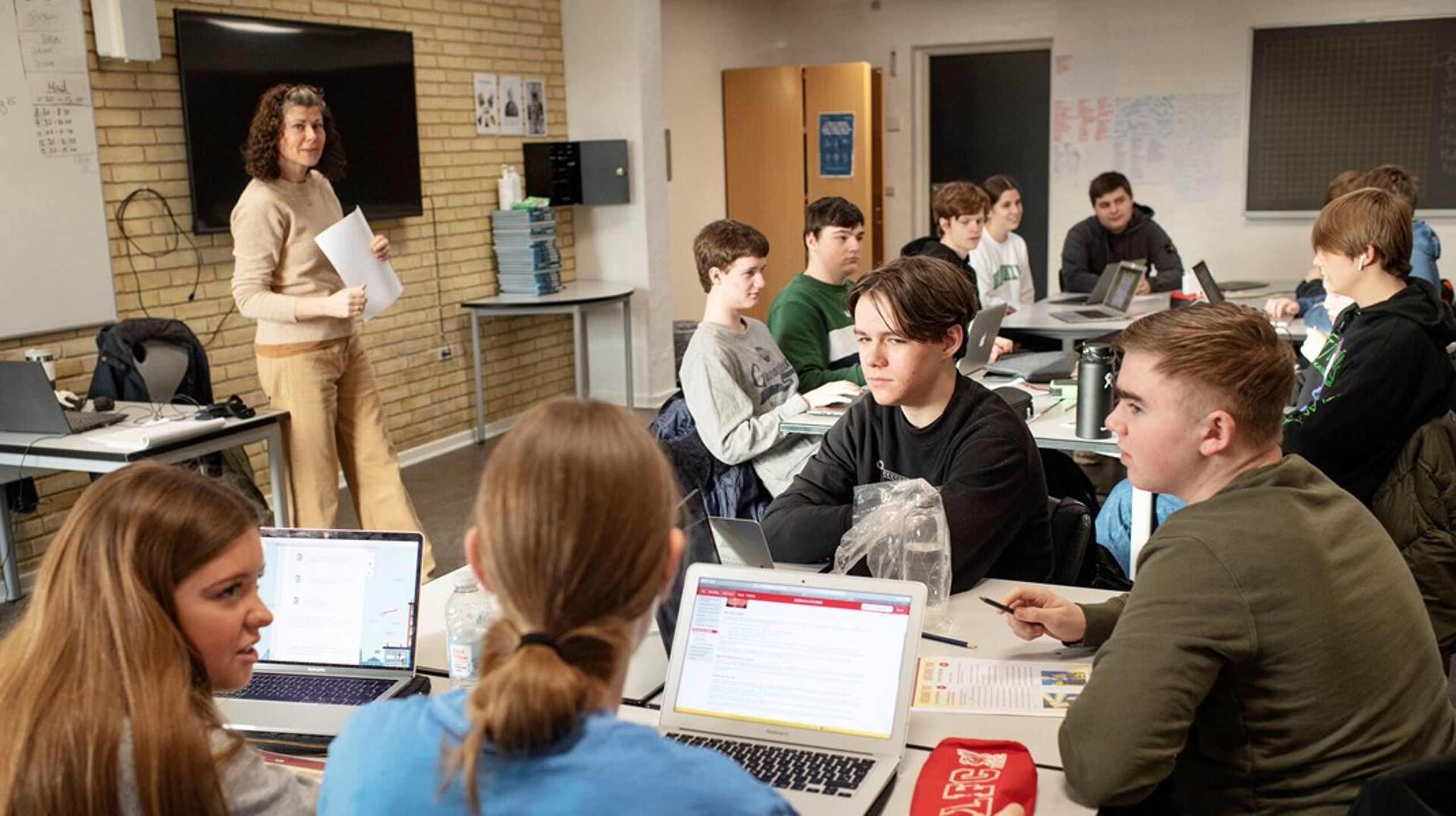 For i sidste ende handler hæder ikke kun om at fejre det bestående. Det handler om at sende et signal til næste generation: Hvem er det, vi ser op til? Hvilke værdier hylder vi? Og hvad kræver det at blive anerkendt, skriver Michael Dassa.