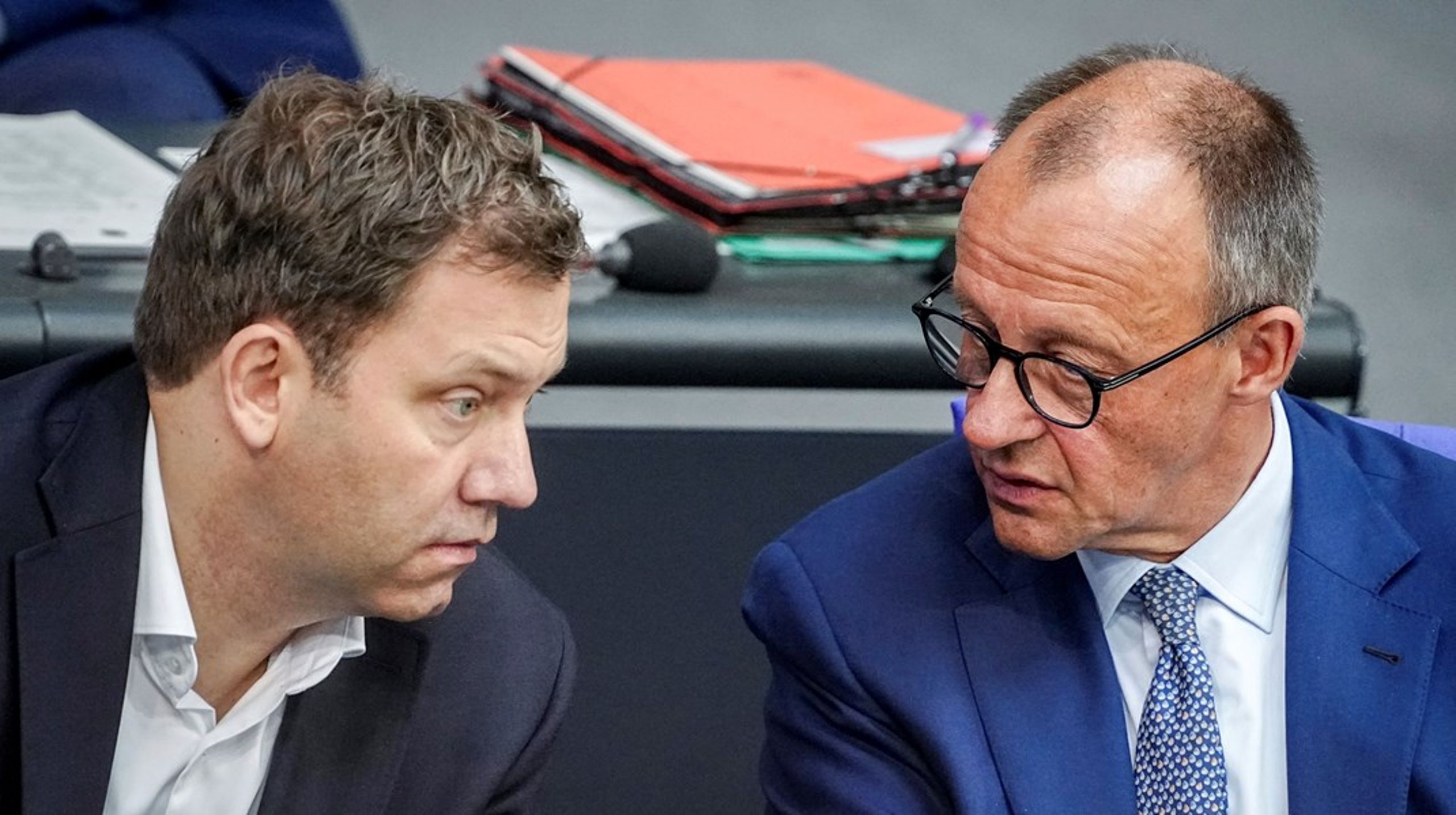 I stedet for at lytte til vælgernes bekymringer har flere europæiske socialdemokratier slået pjalterne sammen med det etablerede højre, skriver&nbsp;Lars Olsen.