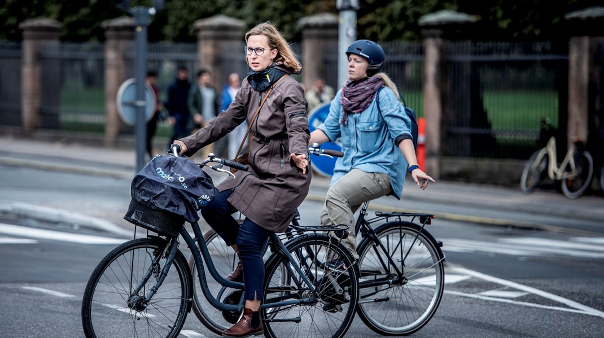 En af Færdselssikkerhedskommissionens vigtigste opgaver er at rådgive regeringen og Folketinget om lovgivning, der kan gøre det trygt og sikkert at færdes i trafikken. Os bekendt er der ikke kommet ét eneste lovforslag ud af kommissionens drøftelser i de seneste år, skriver repræsentanter fra Tænketanken Trafiksikkerhed.&nbsp;