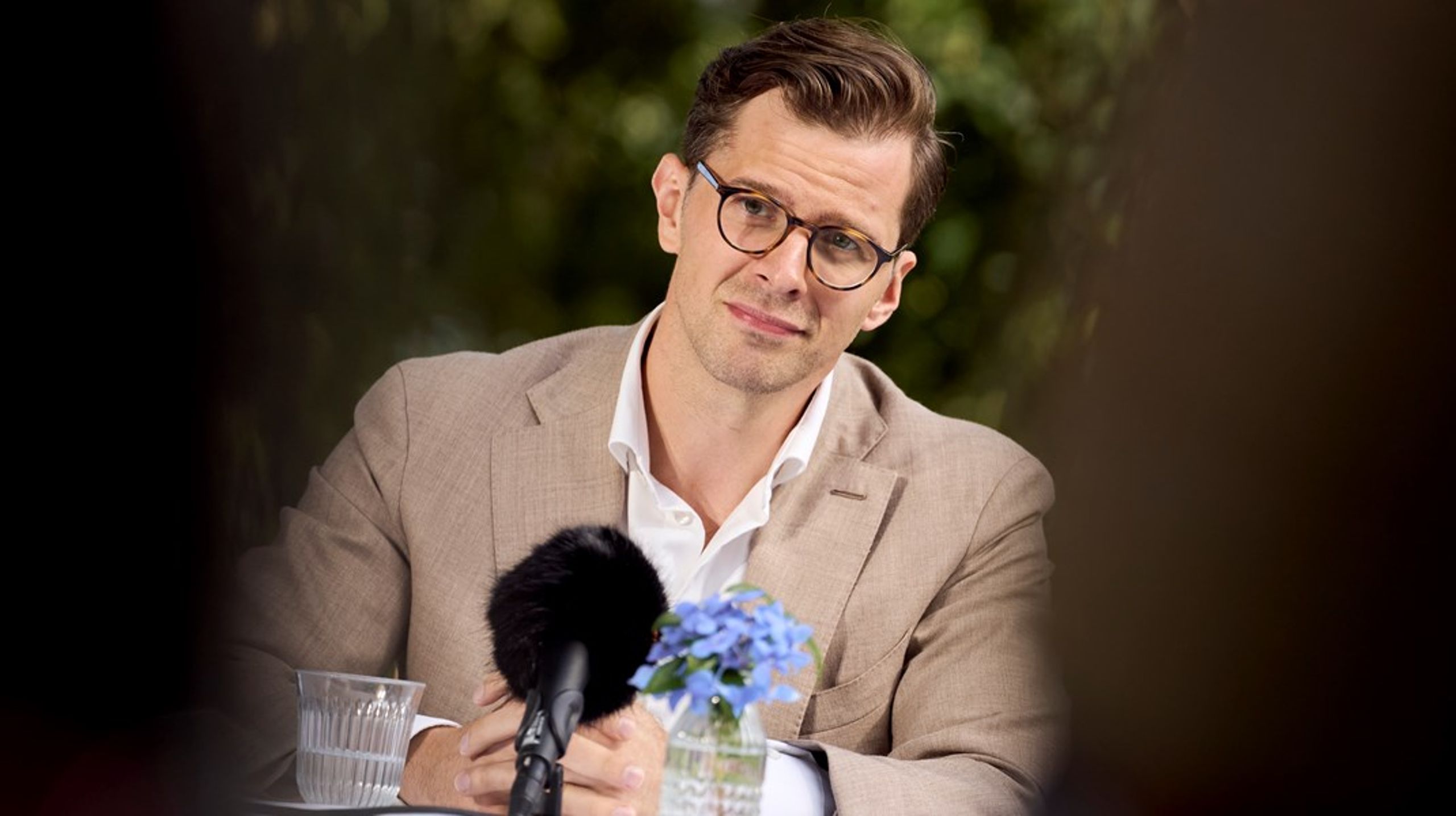 Både Dansk Folkeparti og de konservative har offentligt accepteret mandaternes benhårde jernlov: Skal Venstre lokkes tilbage i blå blok, er statsministerposten nok den godbid, der kan få det til at ske, skriver Simon Emil Ammitzbøll-Bille.