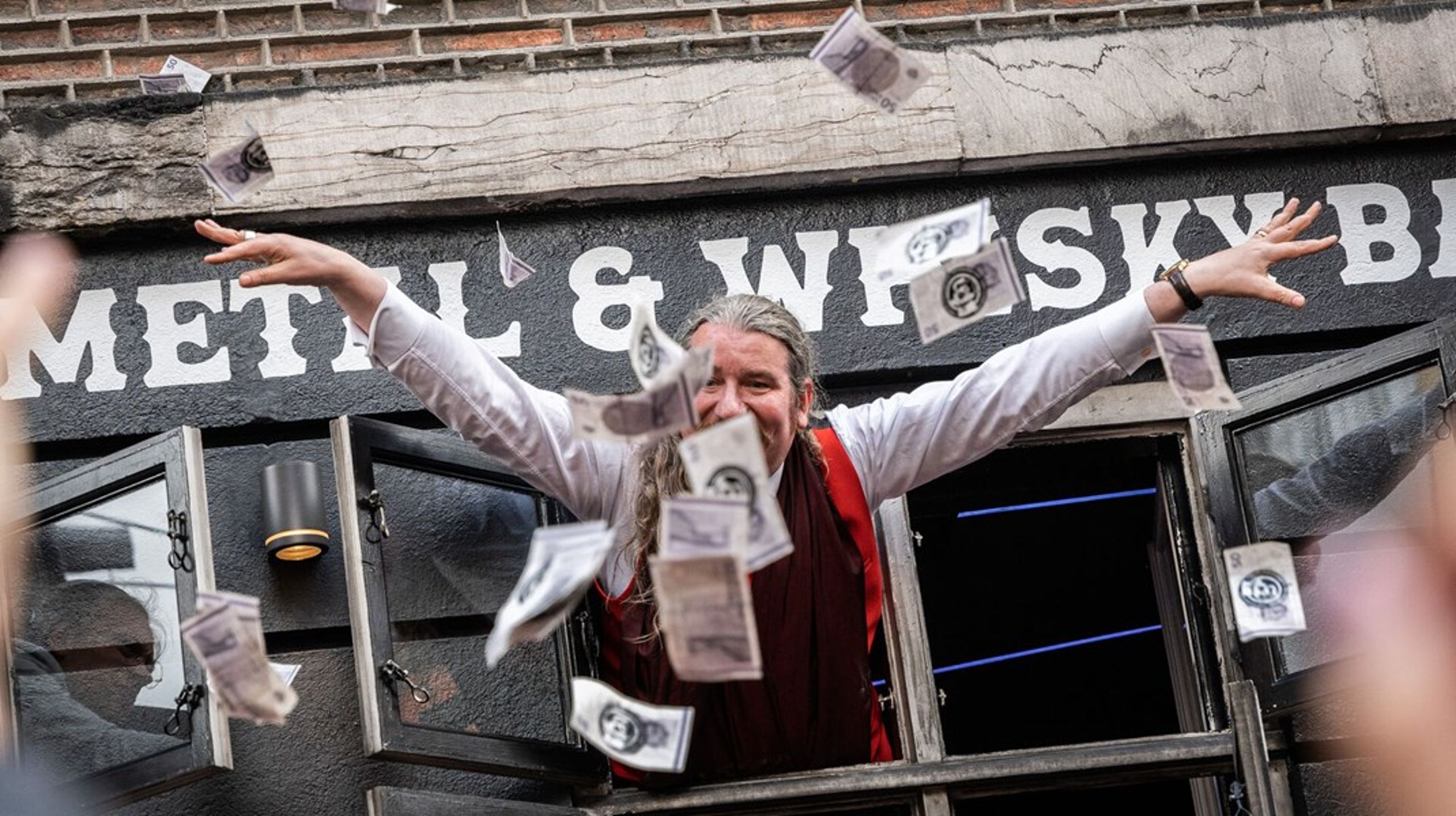 Mens en bitcoin-milliardær for et par år siden kastede penge ud til tilfældigt forbipasserende går andre rigmænd filantropiens vej og opretter nye almene fonde.&nbsp;